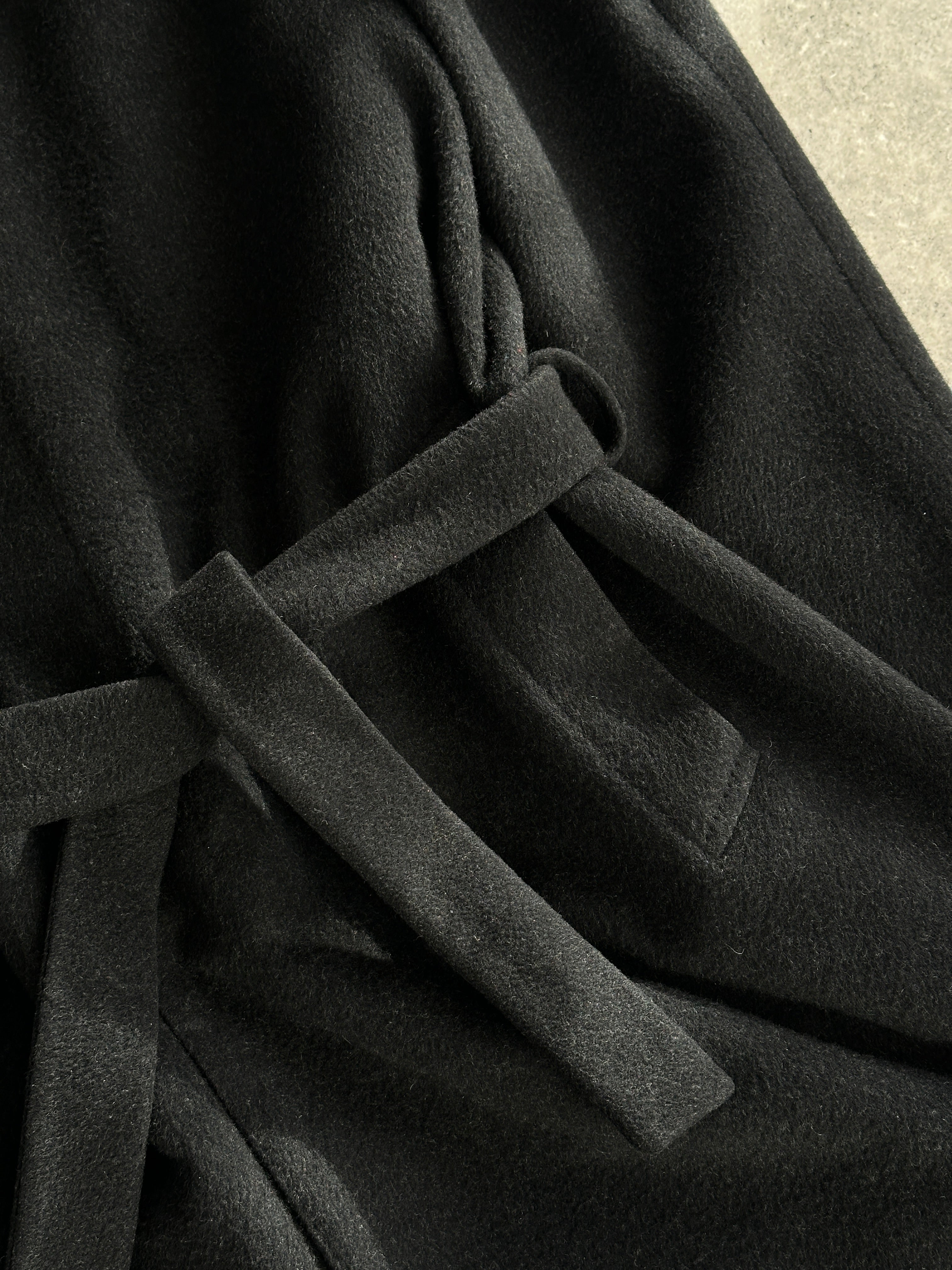 Vintage Italian wool and cashmere belted coat in XL/XXL, featuring a classic vintage design with a warm, textured fabric.