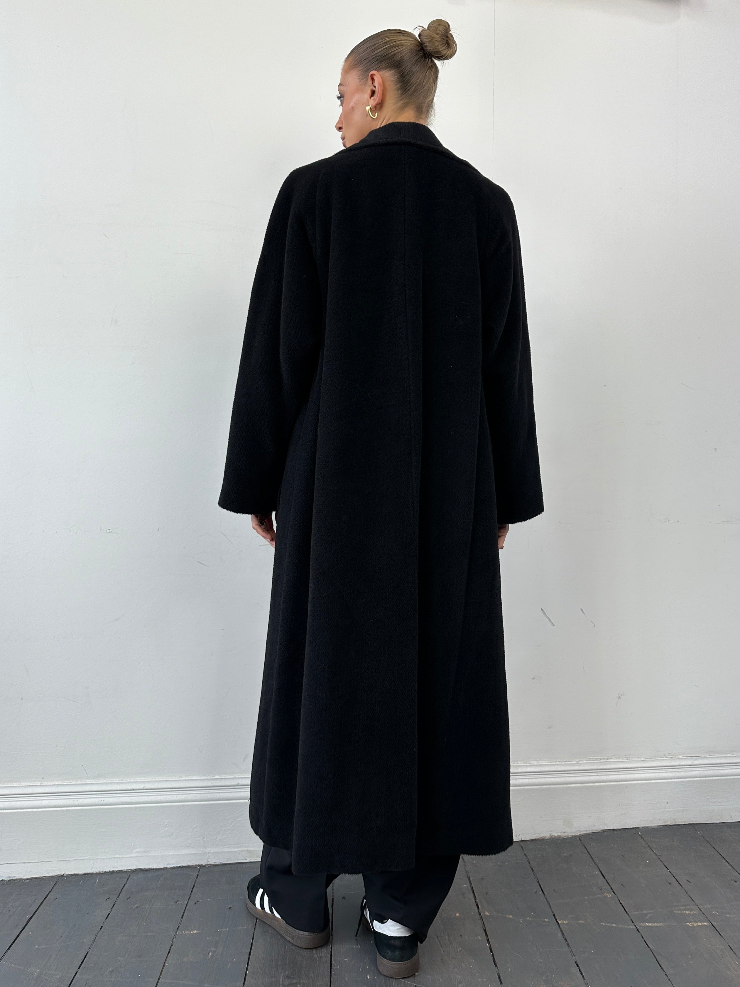Vintage wool alpaca single-breasted floor-length coat in size M/L, featuring classic design and warm, textured fabric.