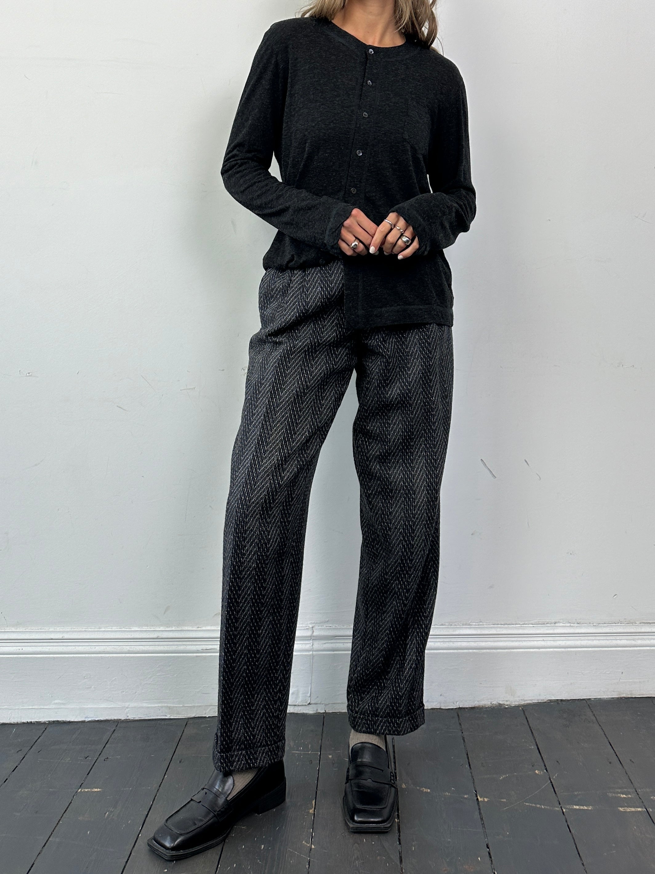 Italian Vintage wool tailored tapered leg trousers with pleats, size W28, showcasing classic craftsmanship and timeless style.