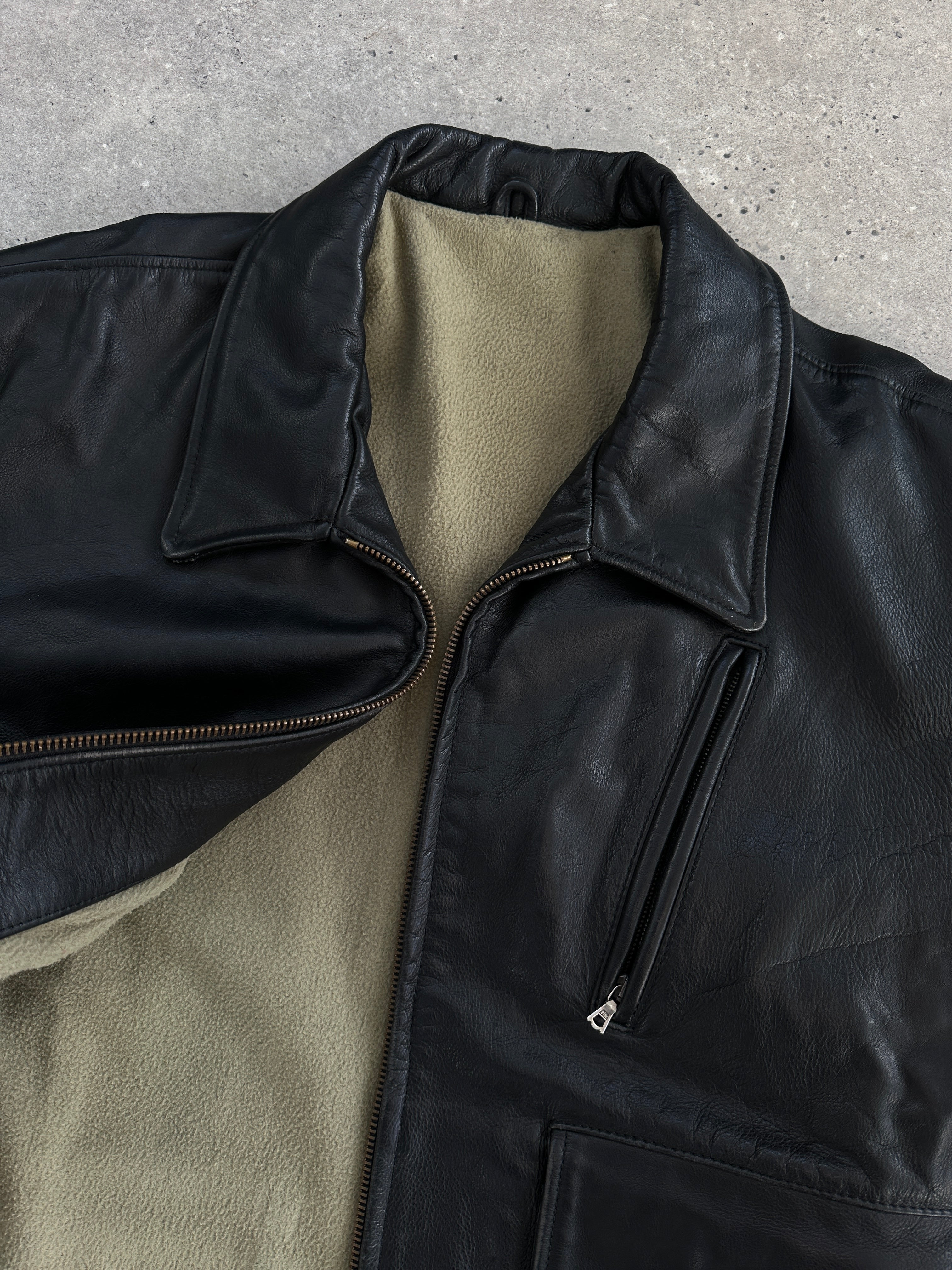 Vintage leather jacket with fleece lining, size XL, featuring a classic design and durable construction.