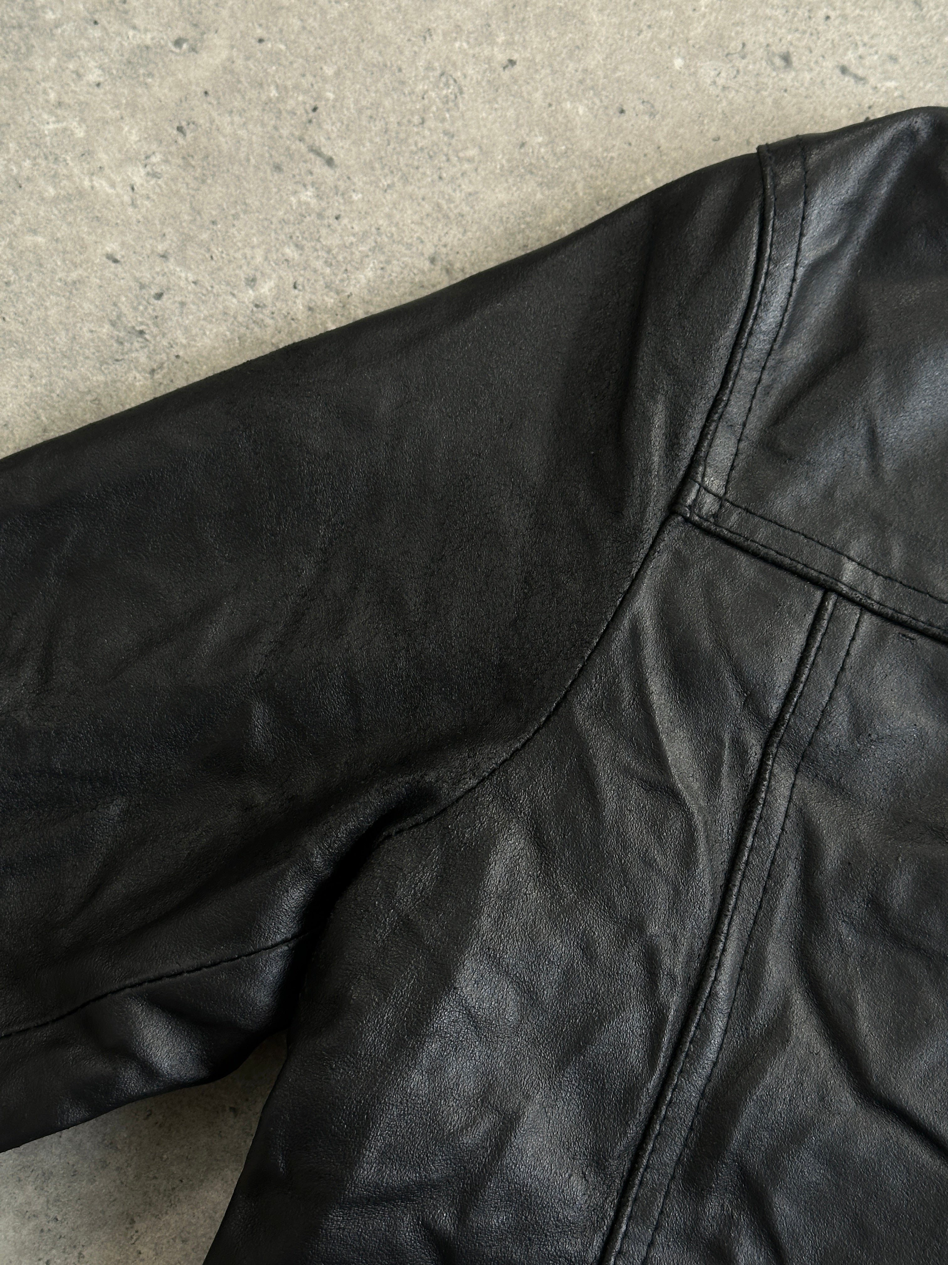 Vintage minimal zip-up leather jacket in size S, featuring sleek design with a classic leather finish and modern style.