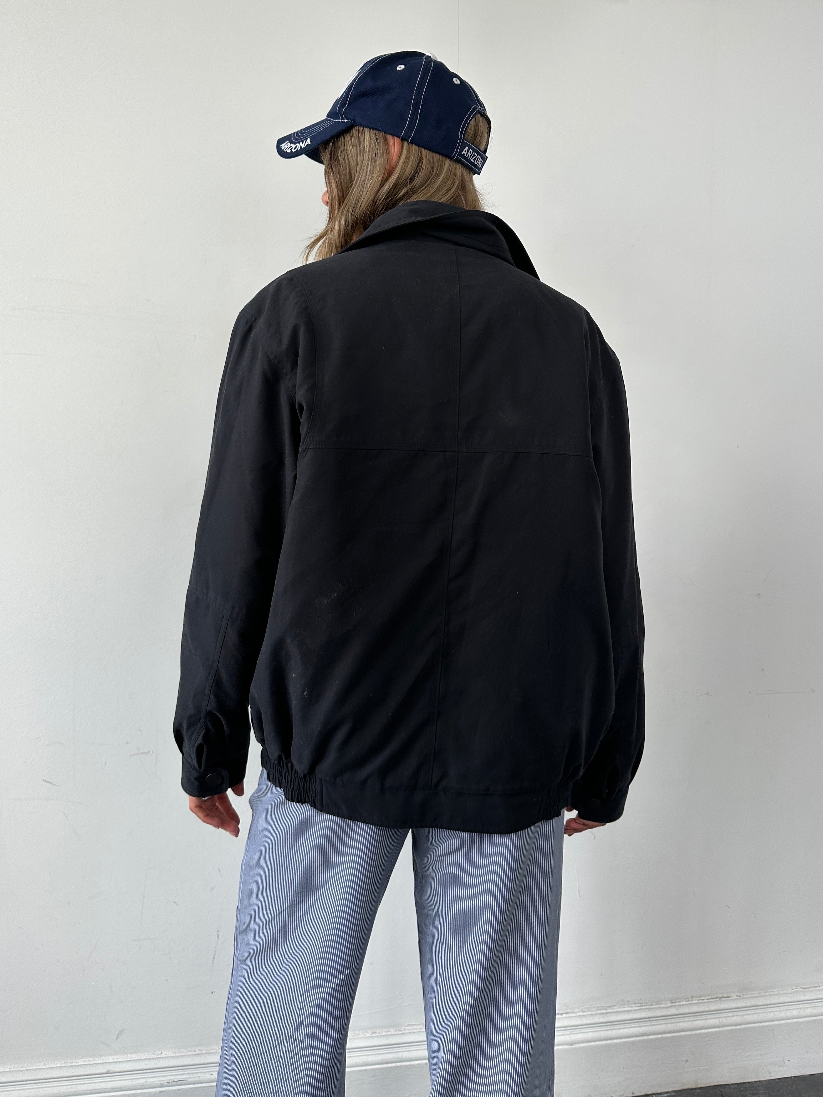Vintage padded bomber jacket in size L, featuring a classic design with a quilted exterior and ribbed cuffs.