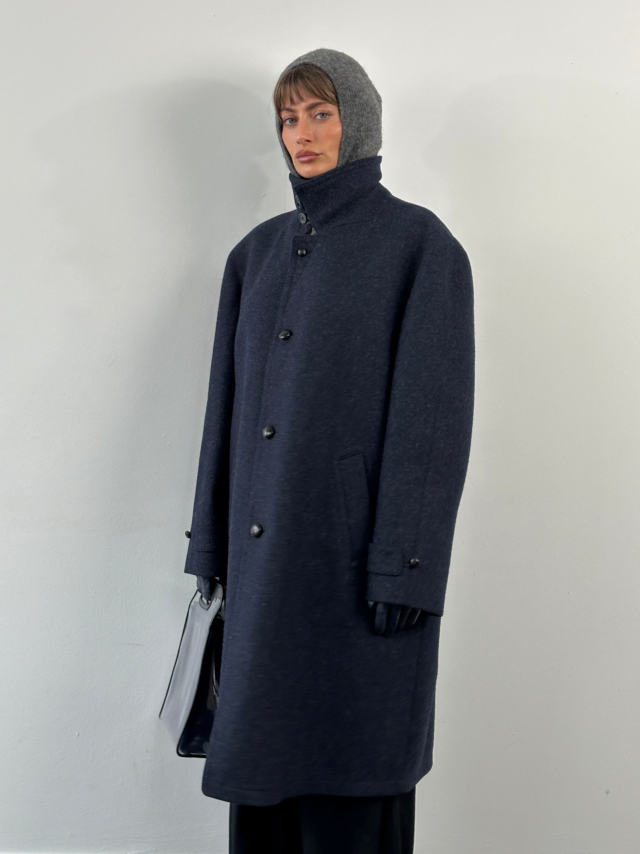 Vintage 1990s pure wool high neck coat in XL/XXL, single breasted design with classic vintage style and warm fabric.