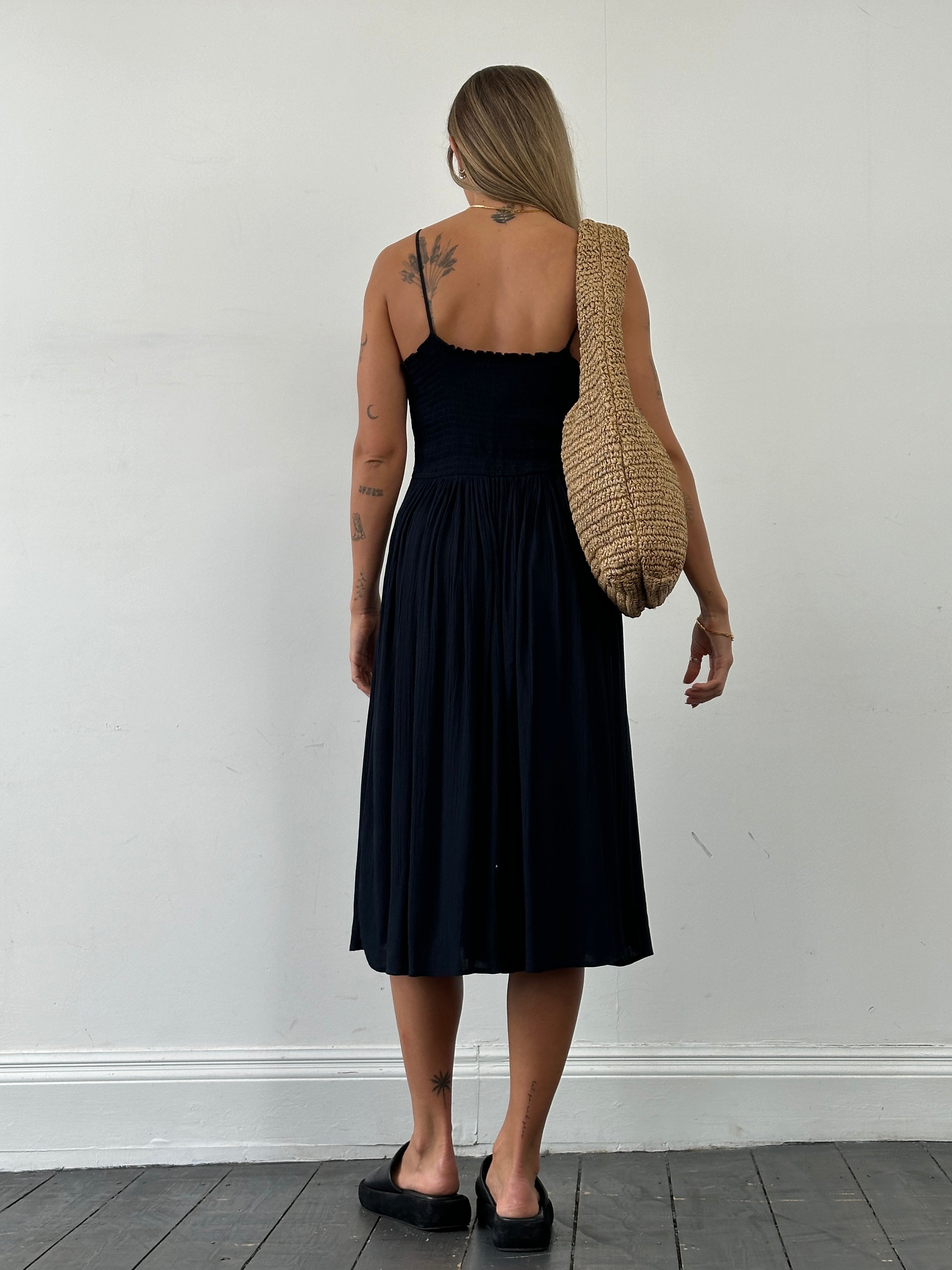 St Michael British pleated crinkle midi dress in size M, featuring a flowing design with pleats and a crinkle texture.