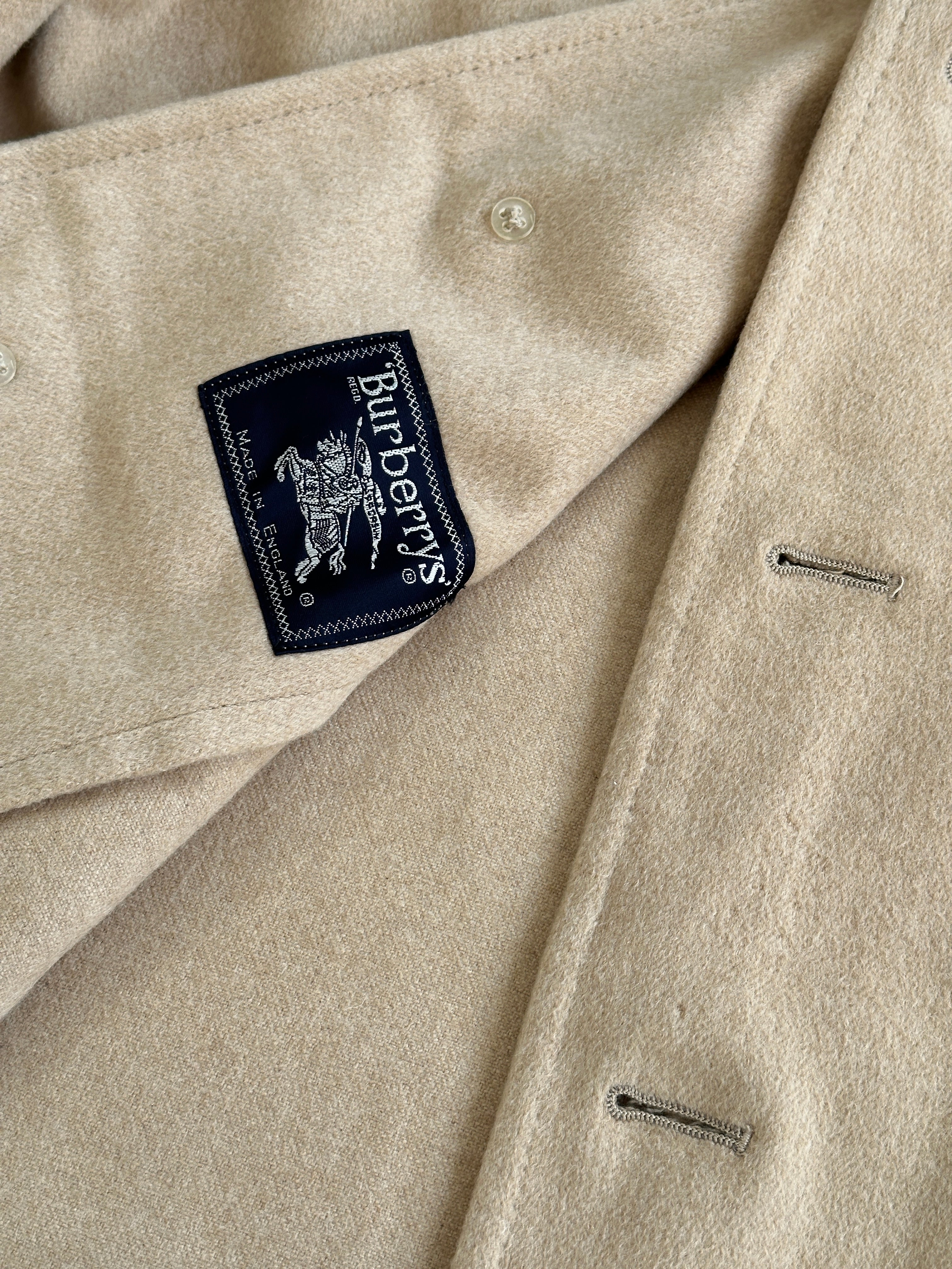 Burberry pure cashmere double-faced single-breasted coat in size L, featuring classic tailored design and neutral color.
