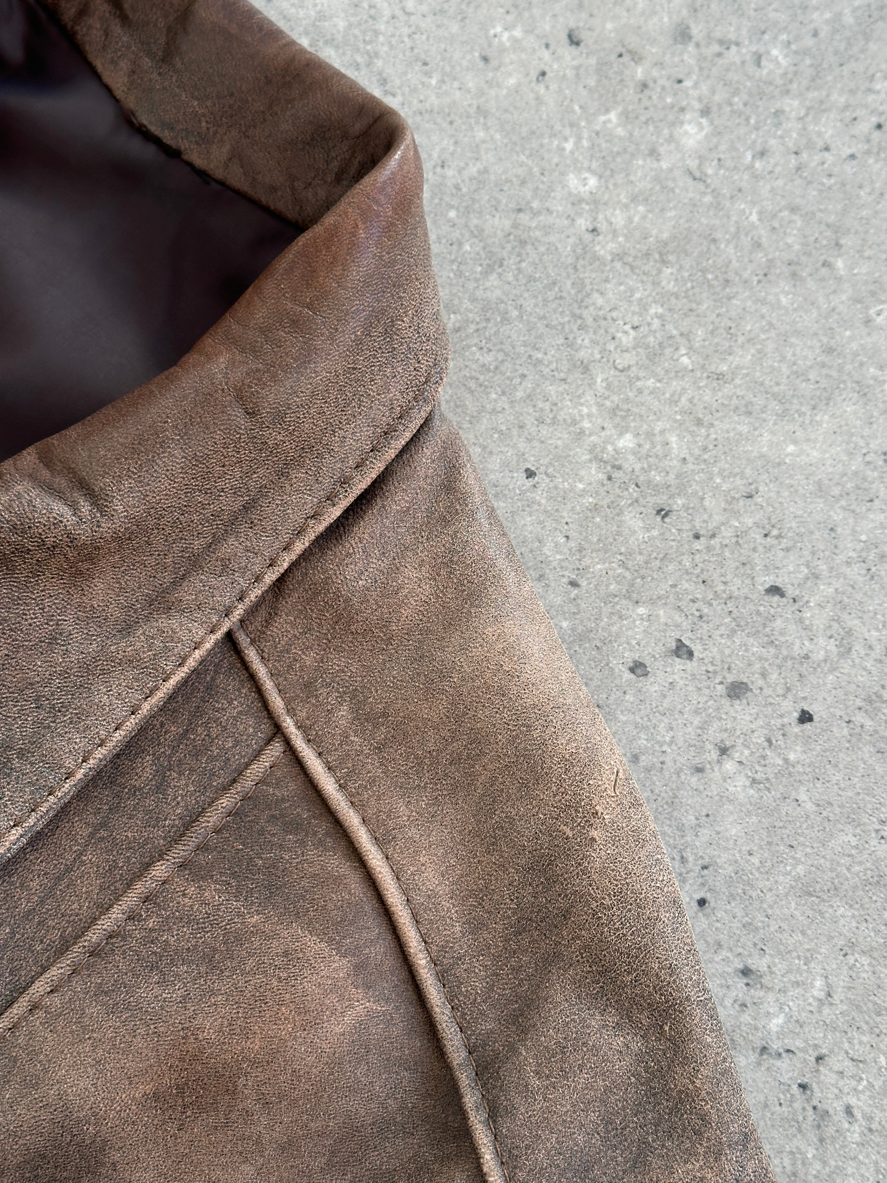 Vintage British aged leather biker jacket in size M/L, featuring rugged design and authentic distressed leather look.