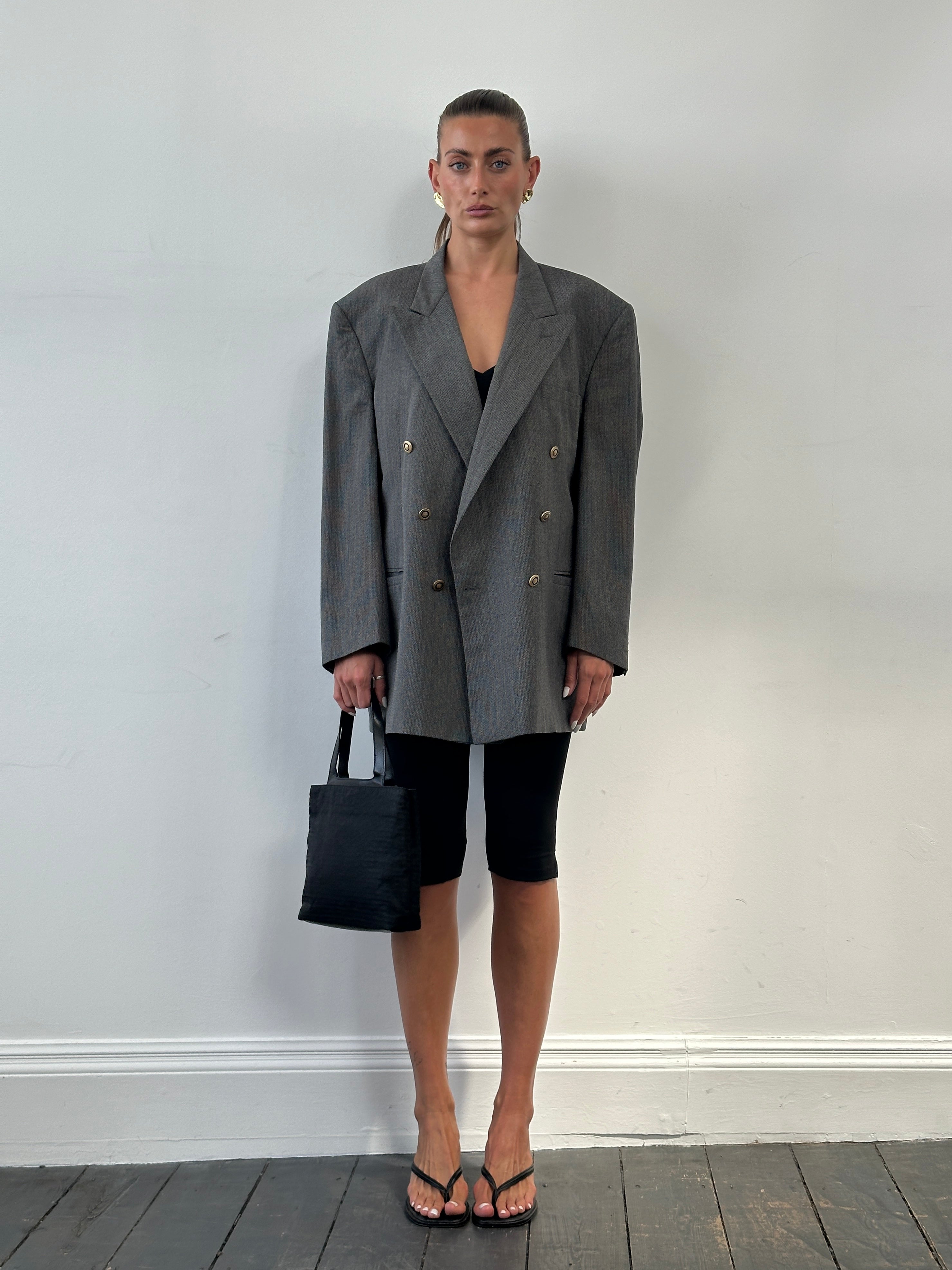 Versace Classic V2 1990s bespoke double-breasted blazer in size 46R/XXL, featuring tailored design and luxury fabric details.