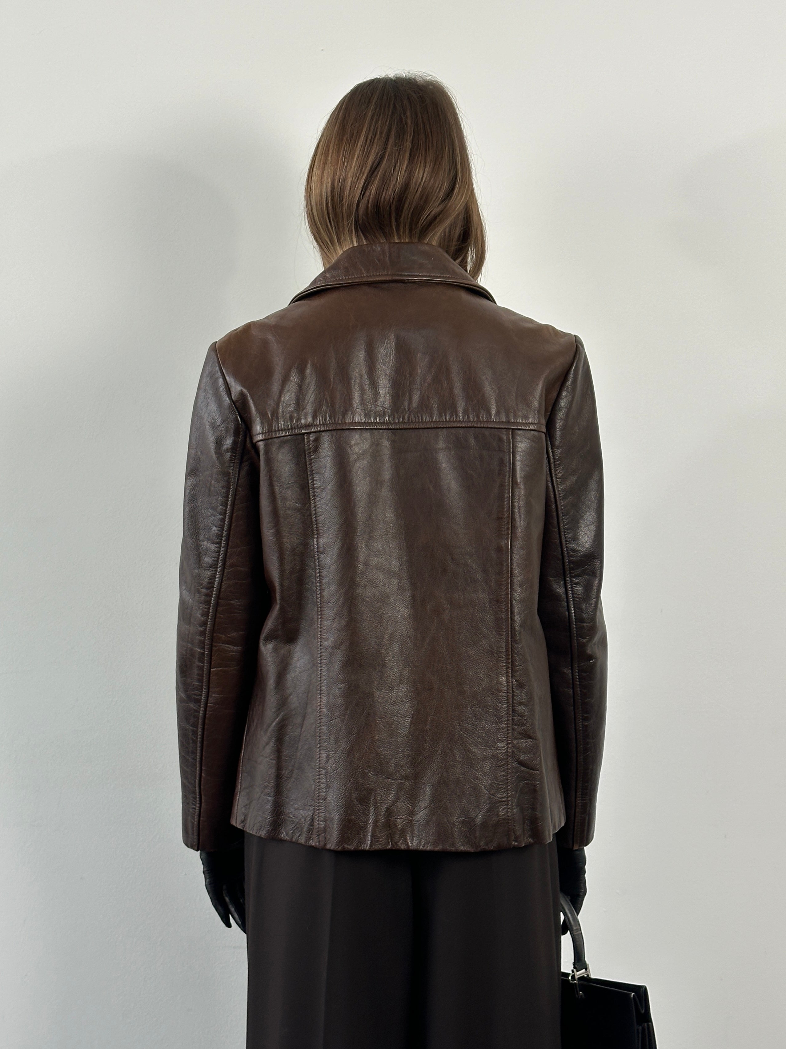 Vintage 1990s high-button leather jacket in size M, stylish and classic leather jacket with button details.