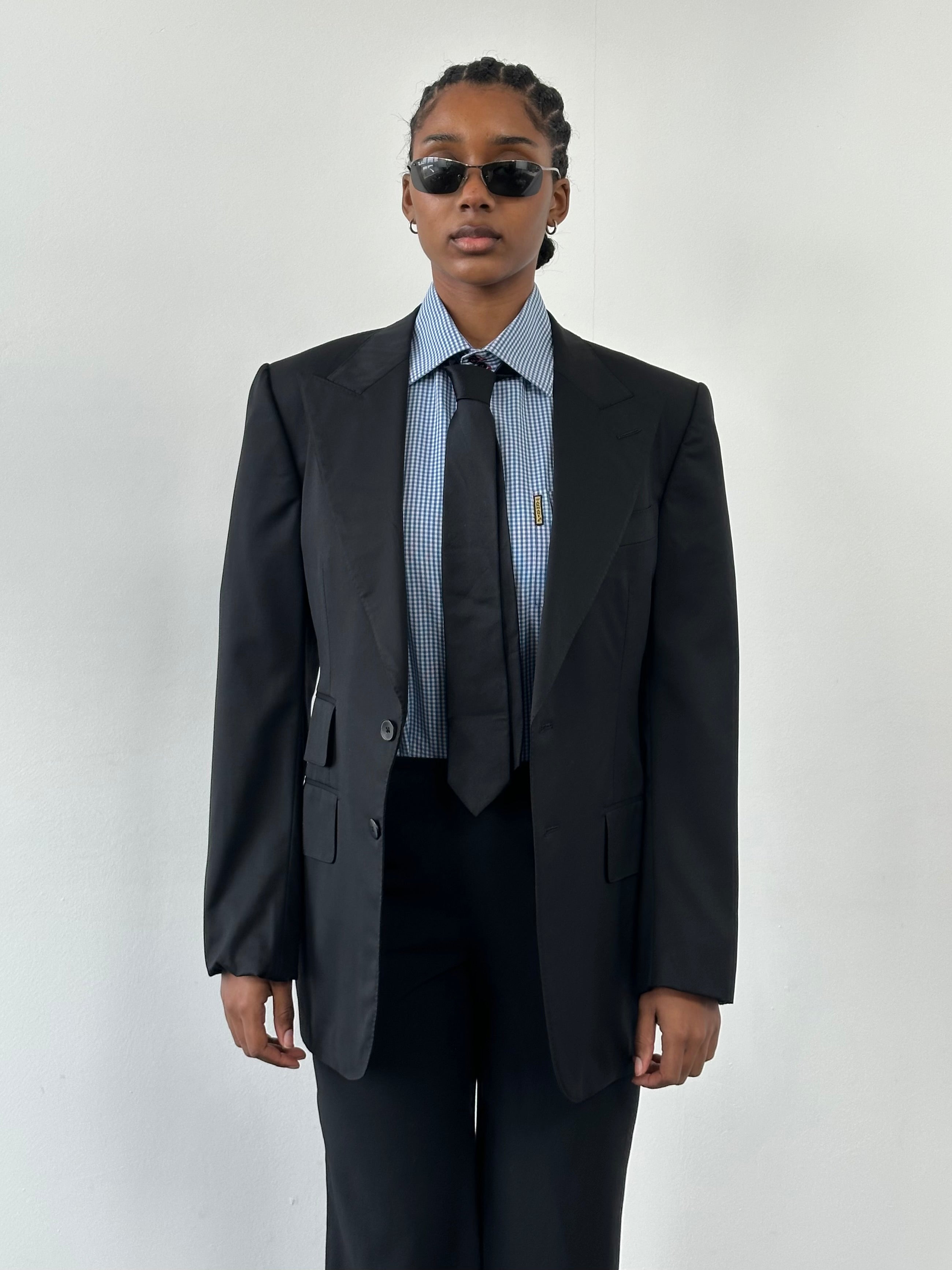 Gucci 1990s pure wool blazer with dagger collar in black, size 38R/M, tailored fit, featuring sharp lapels and classic design.
