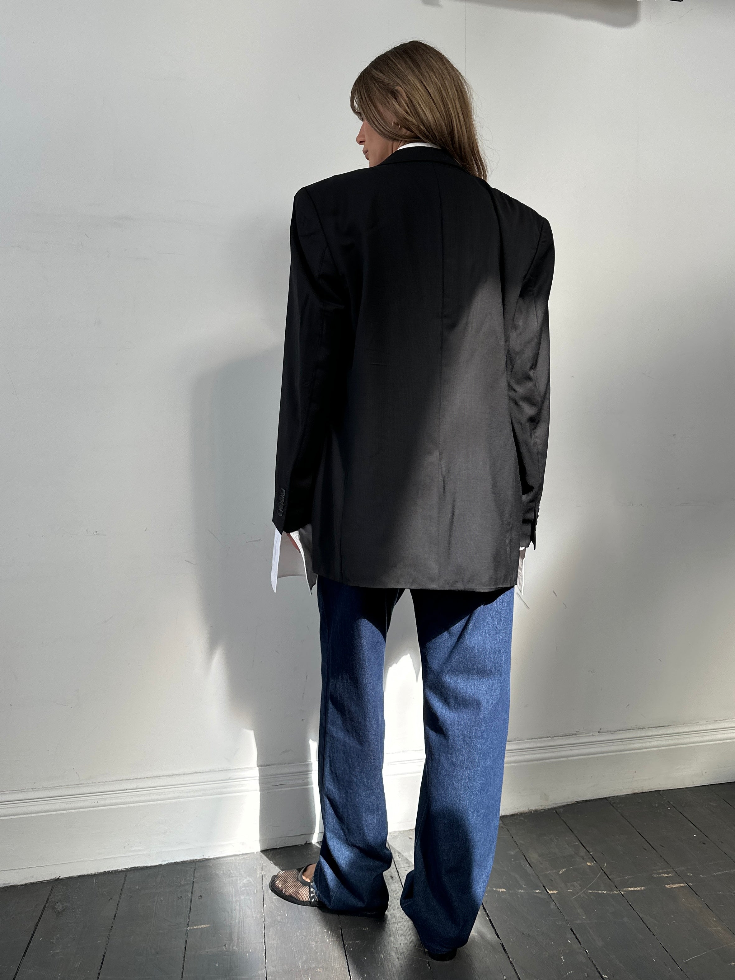 Yves Saint Laurent men's pure wool single-breasted blazer in size 44R/XL, tailored fit, classic design, dark navy color.