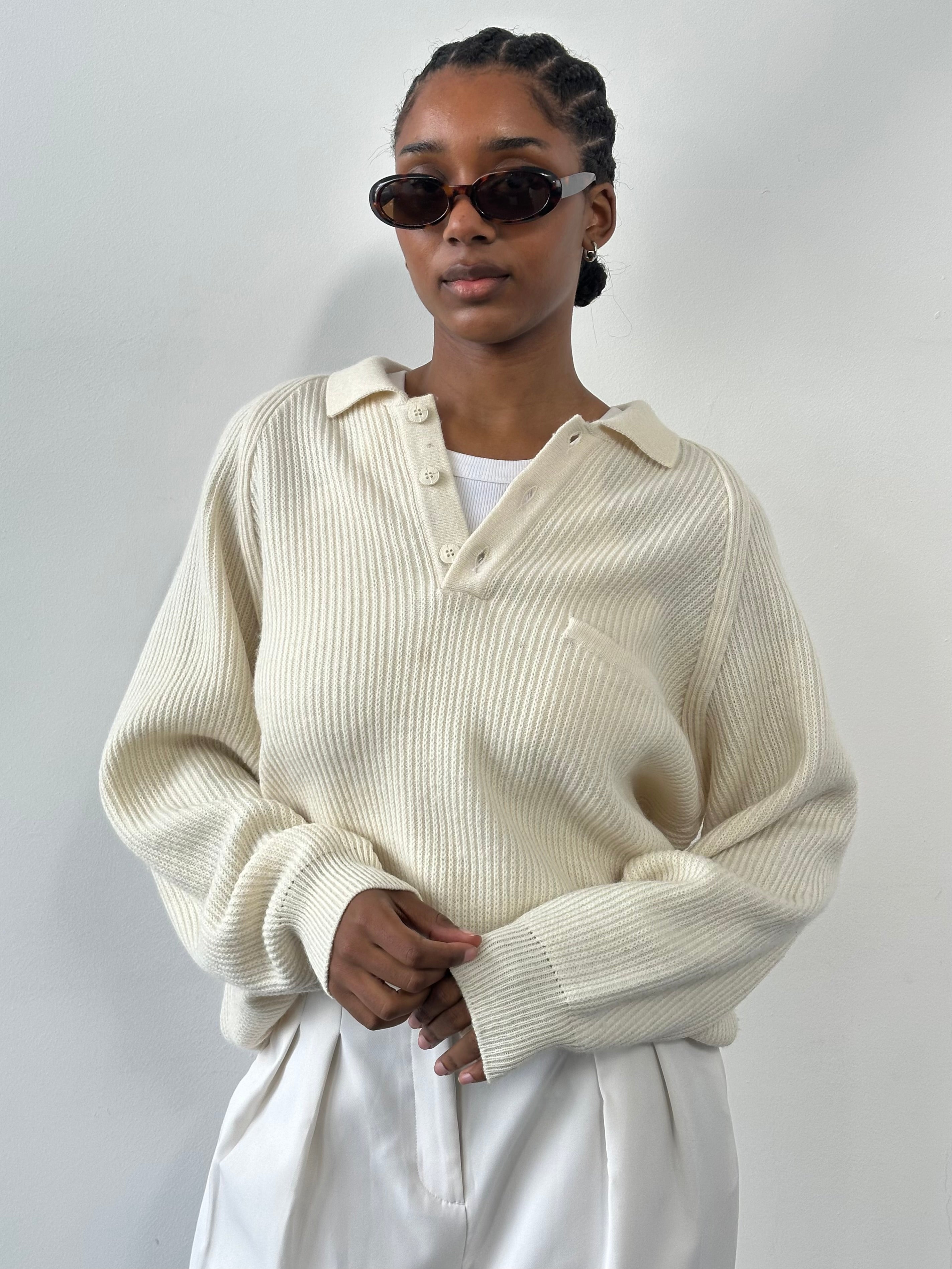 Vintage Italian 1990s wool knitted polo jumper in XL with a classic, textured knit pattern.