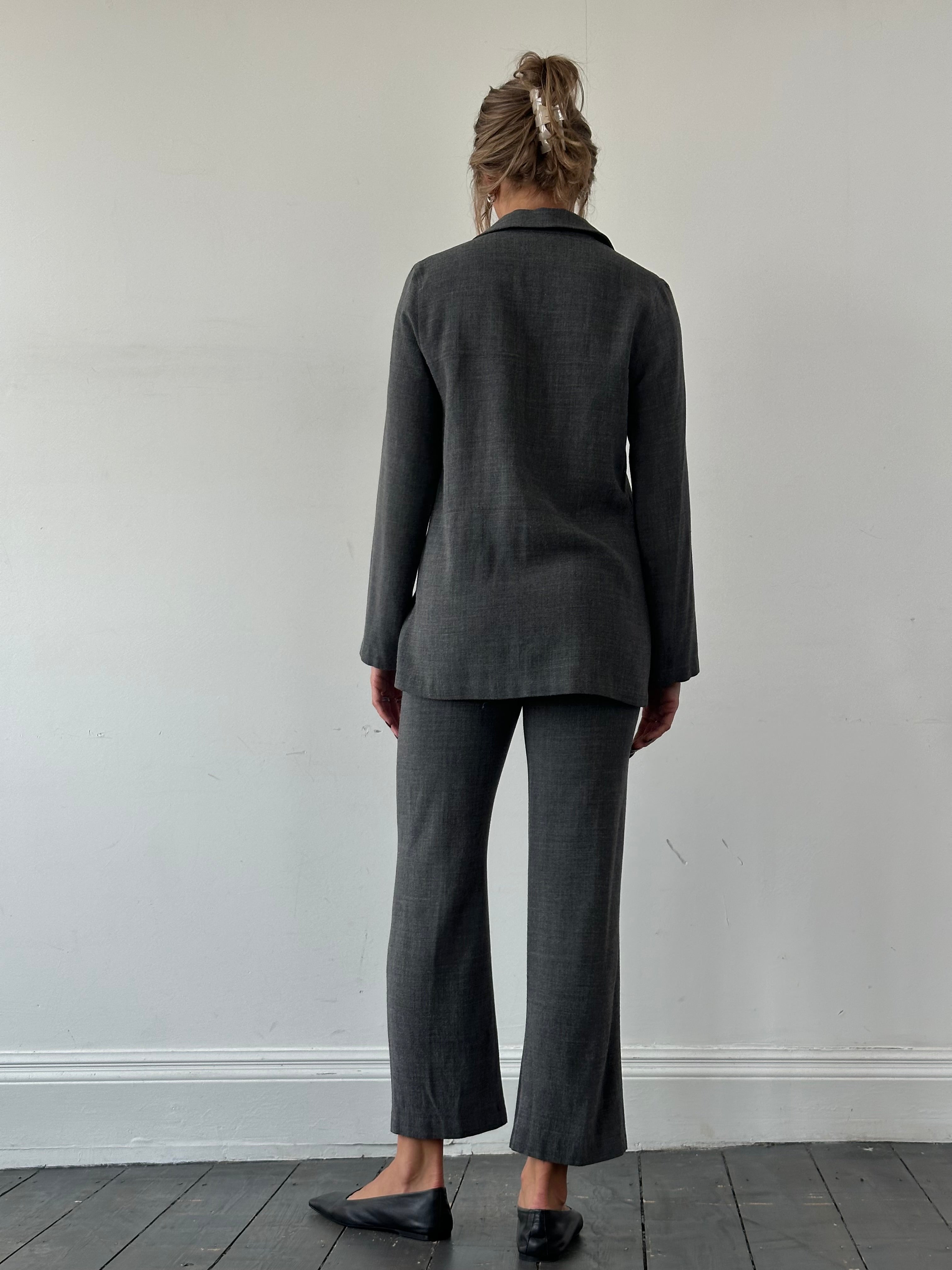 Marella wool two-piece trouser jacket set featuring a tailored blazer and matching trousers, in a sophisticated design.