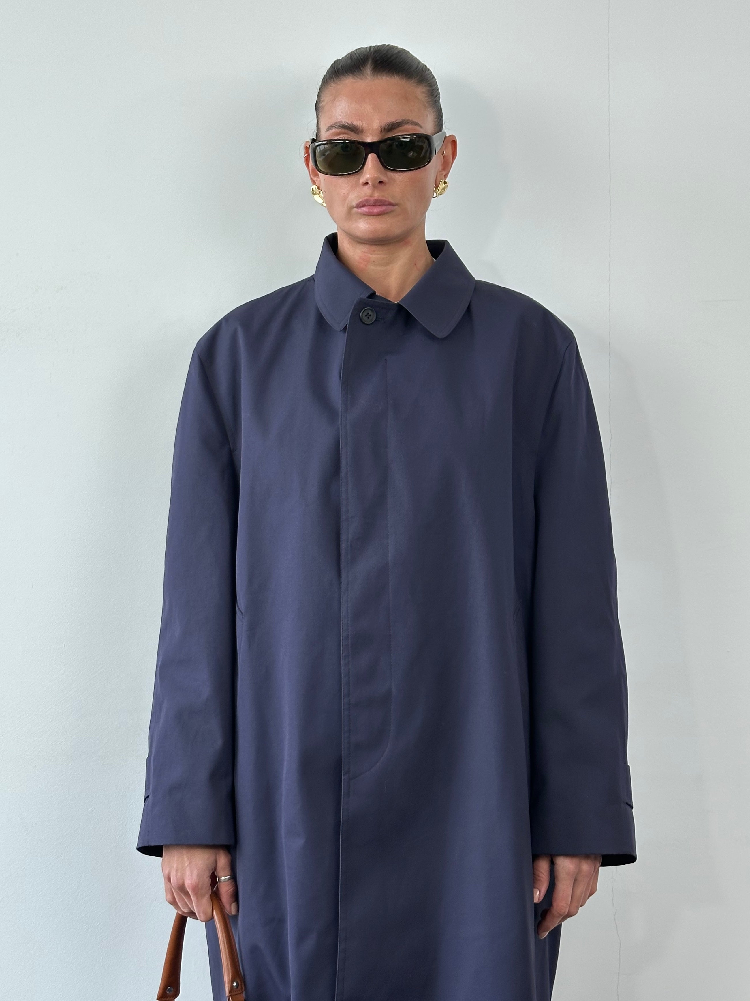 London Fog XL trench coat with concealed placket, classic design, lightweight waterproof coat for versatile wear.