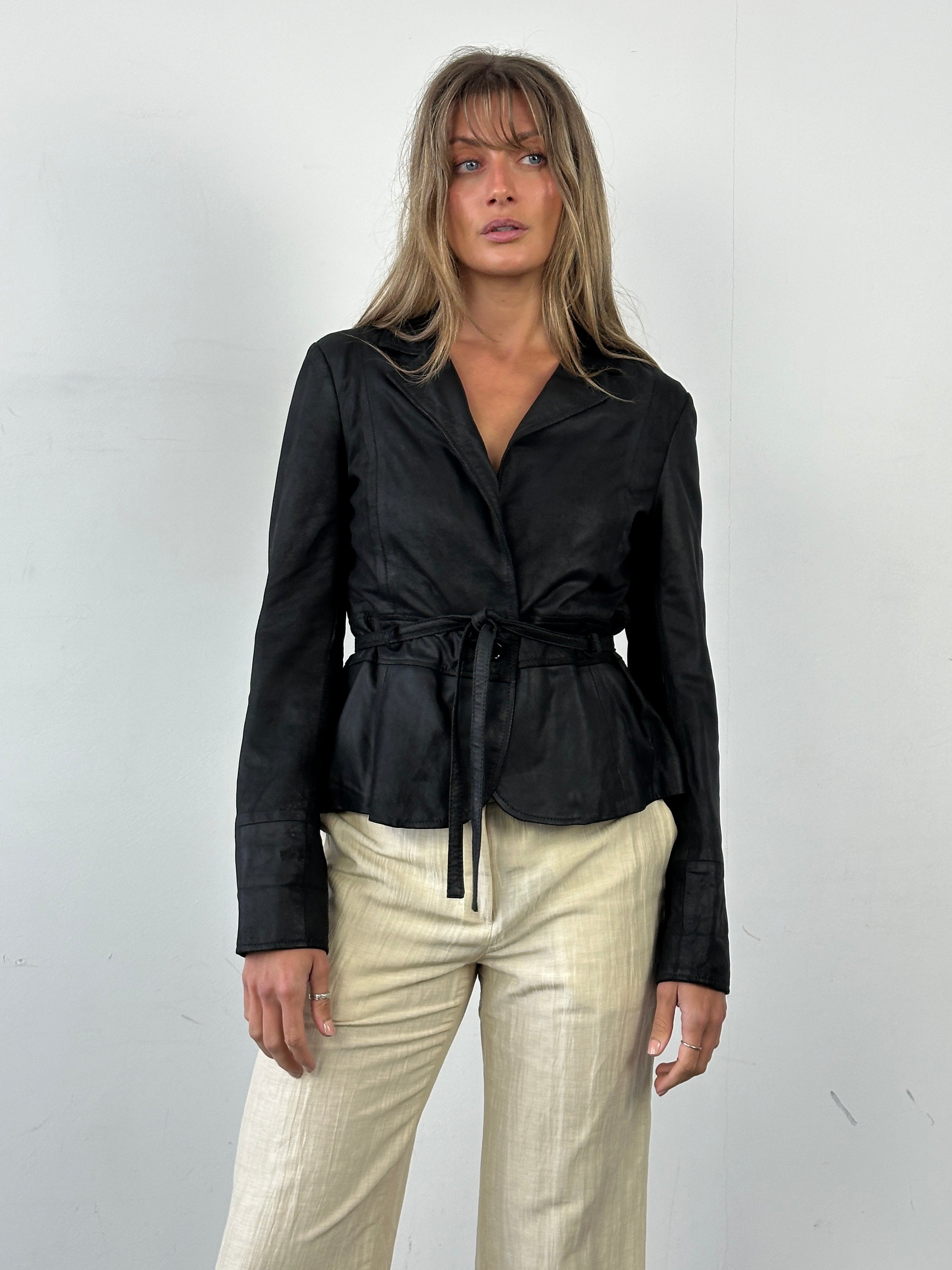 Conbipel nubuck leather lambskin tie waist jacket in black, half-length with collar and long sleeves, size S/M.