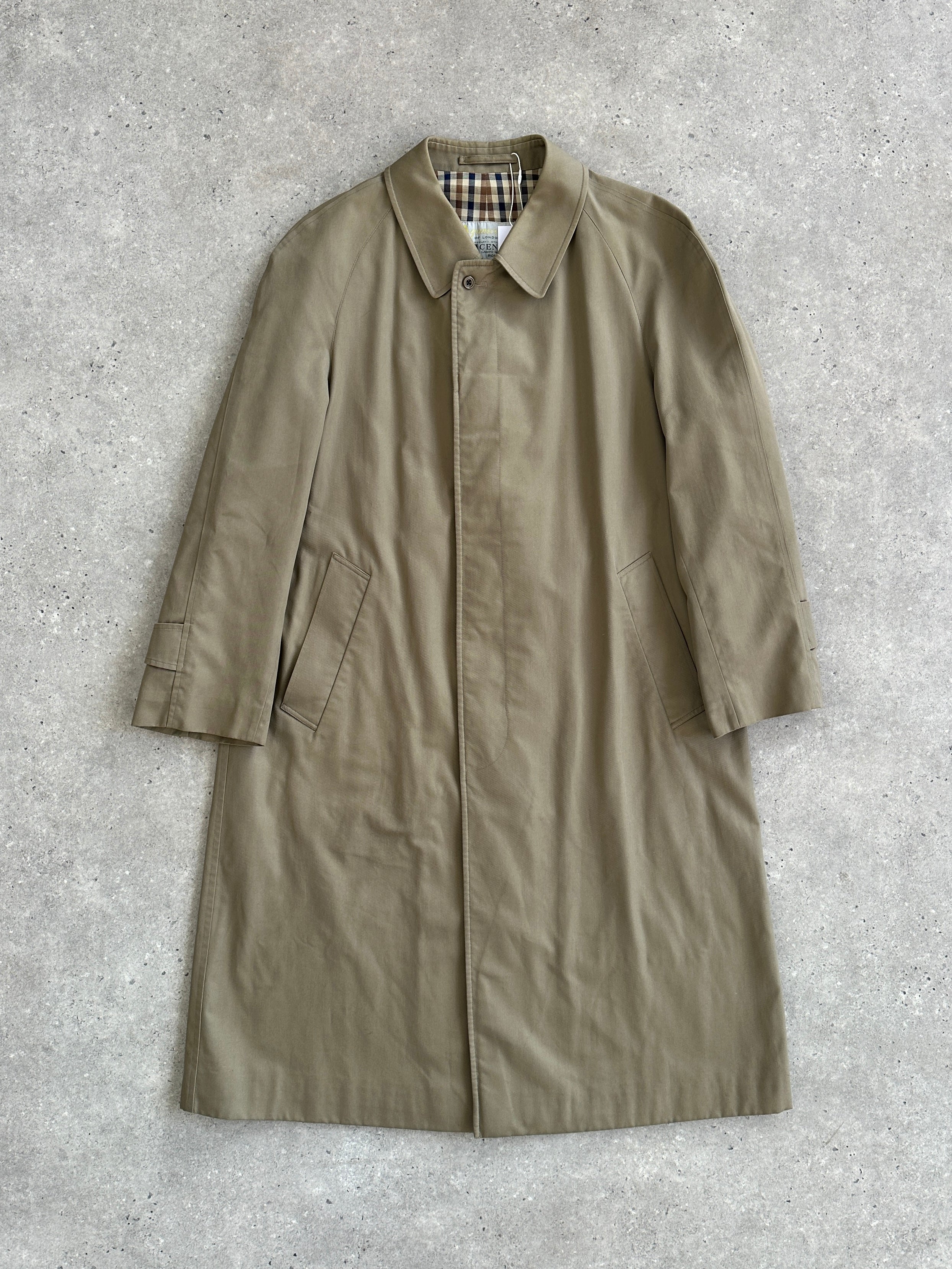 Aquascutum cotton trench coat with concealed placket in size L/XL, featuring classic design and tailored fit.