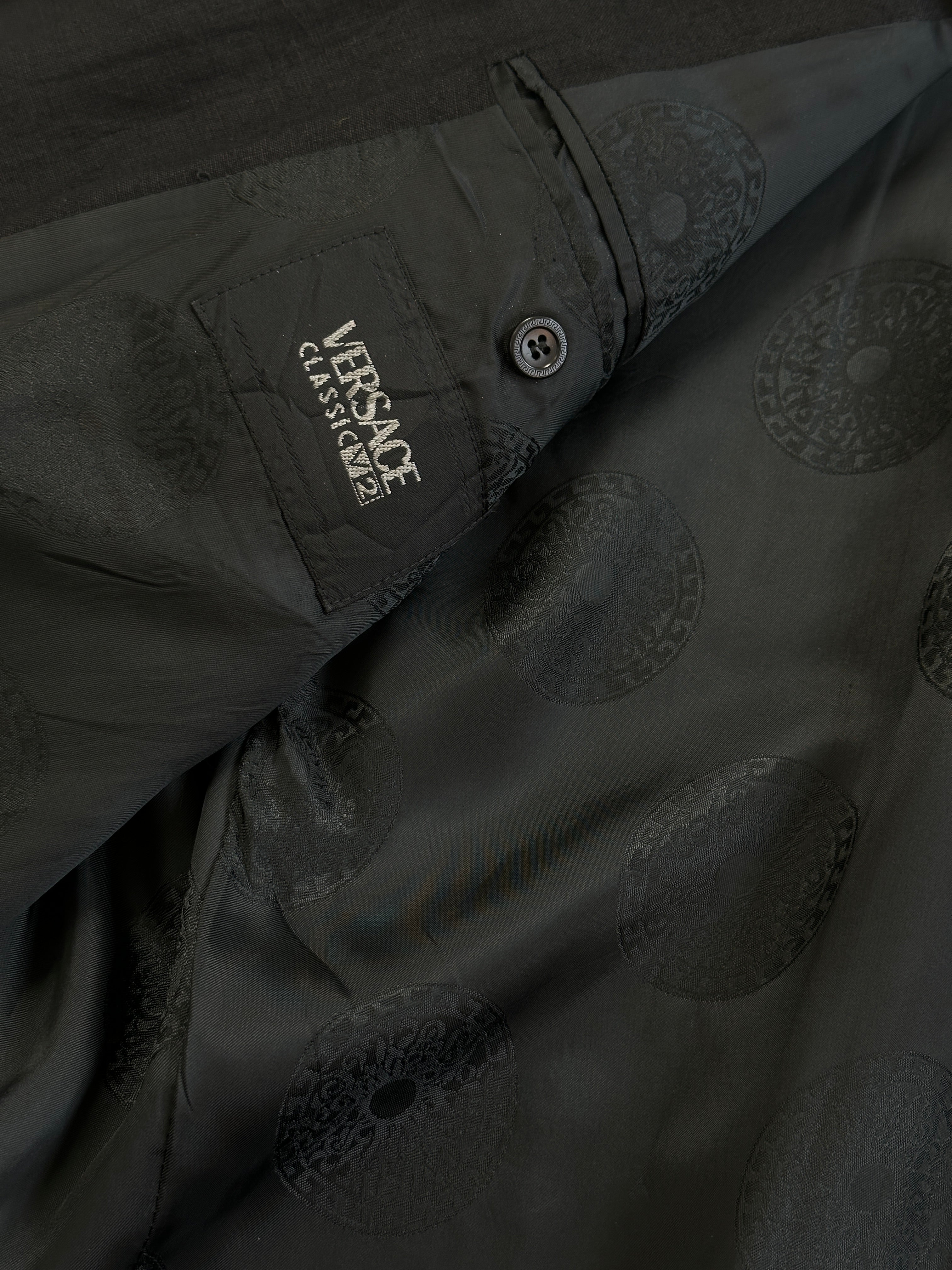 Versace Classic V2 bespoke single-breasted linen blazer in size 46R/XL, featuring a tailored fit and button details.