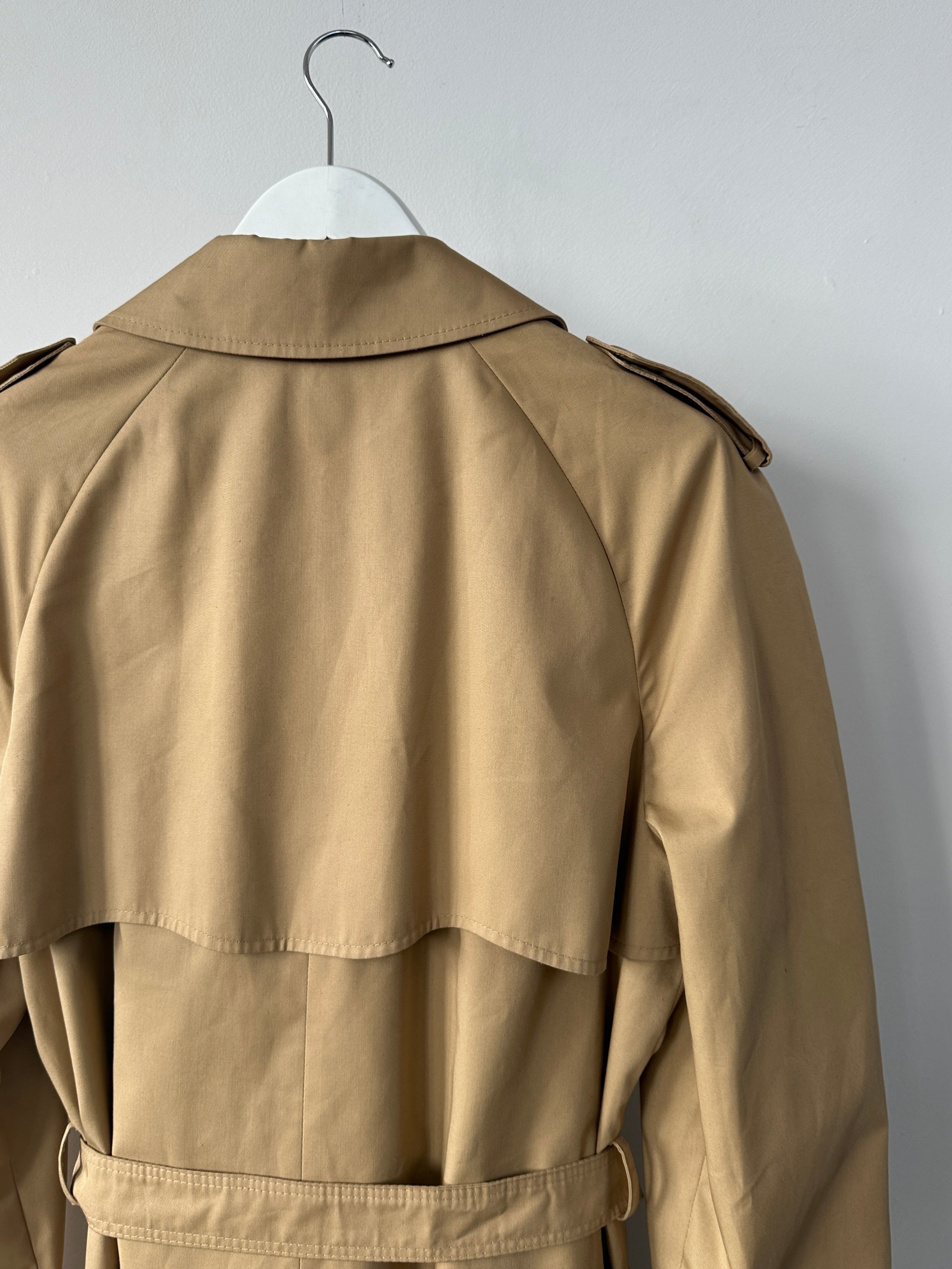 Vintage cotton double-breasted belted trench coat in size L, classic style with lapels and a waist belt, ideal for stylish outerwear.