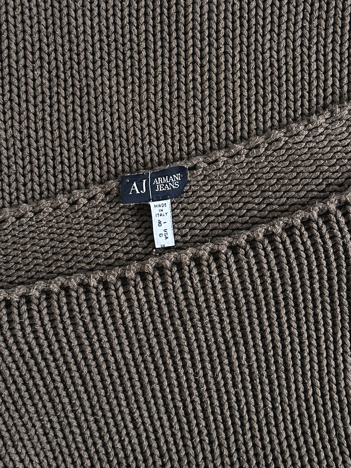 Armani Jeans cropped knitted jumper in pure cotton, S/M, featuring a stylish, textured knit pattern and a relaxed fit.