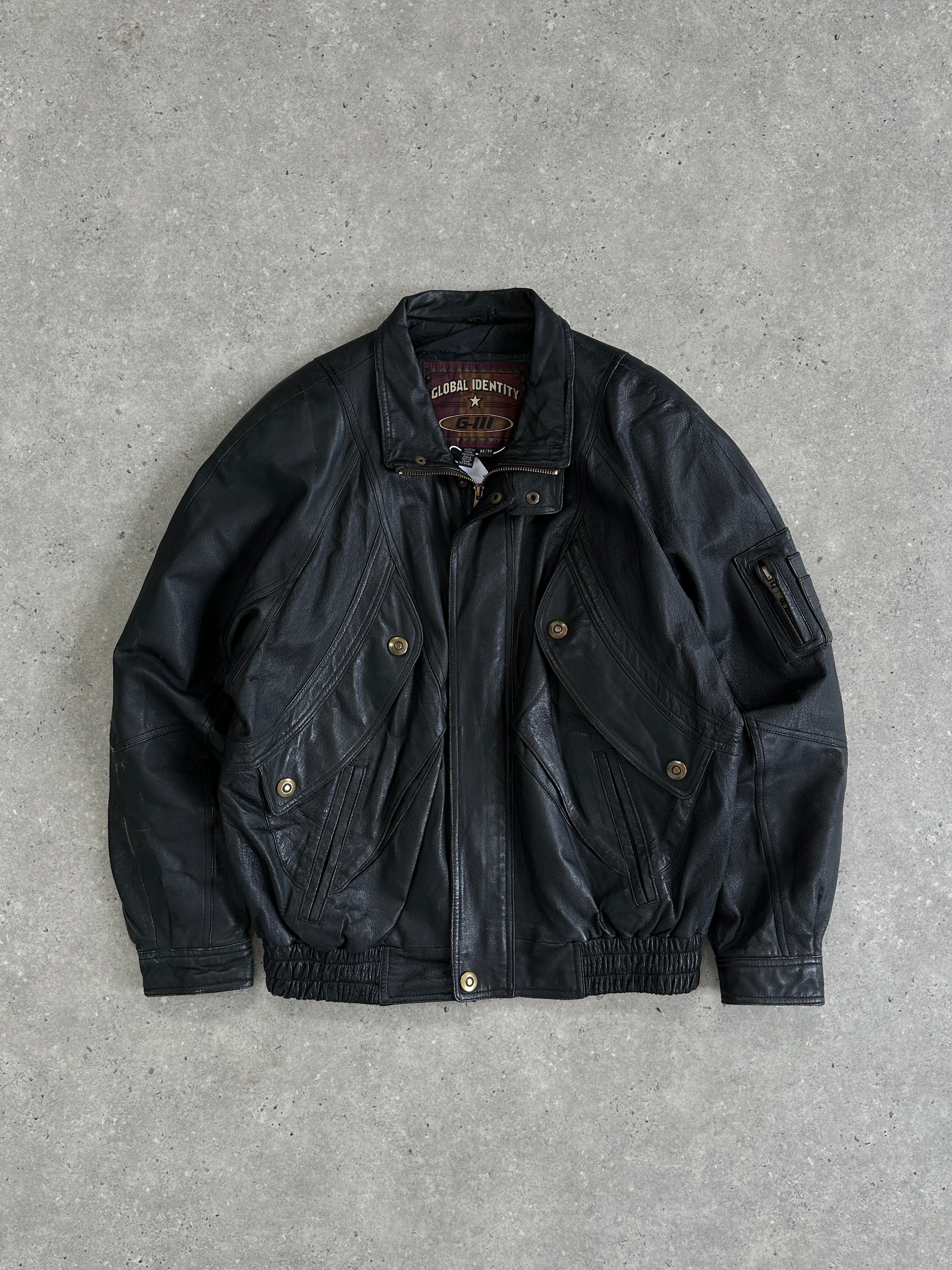Vintage leather bomber jacket in size L/XL, featuring classic style, ribbed cuffs, and a front zipper.