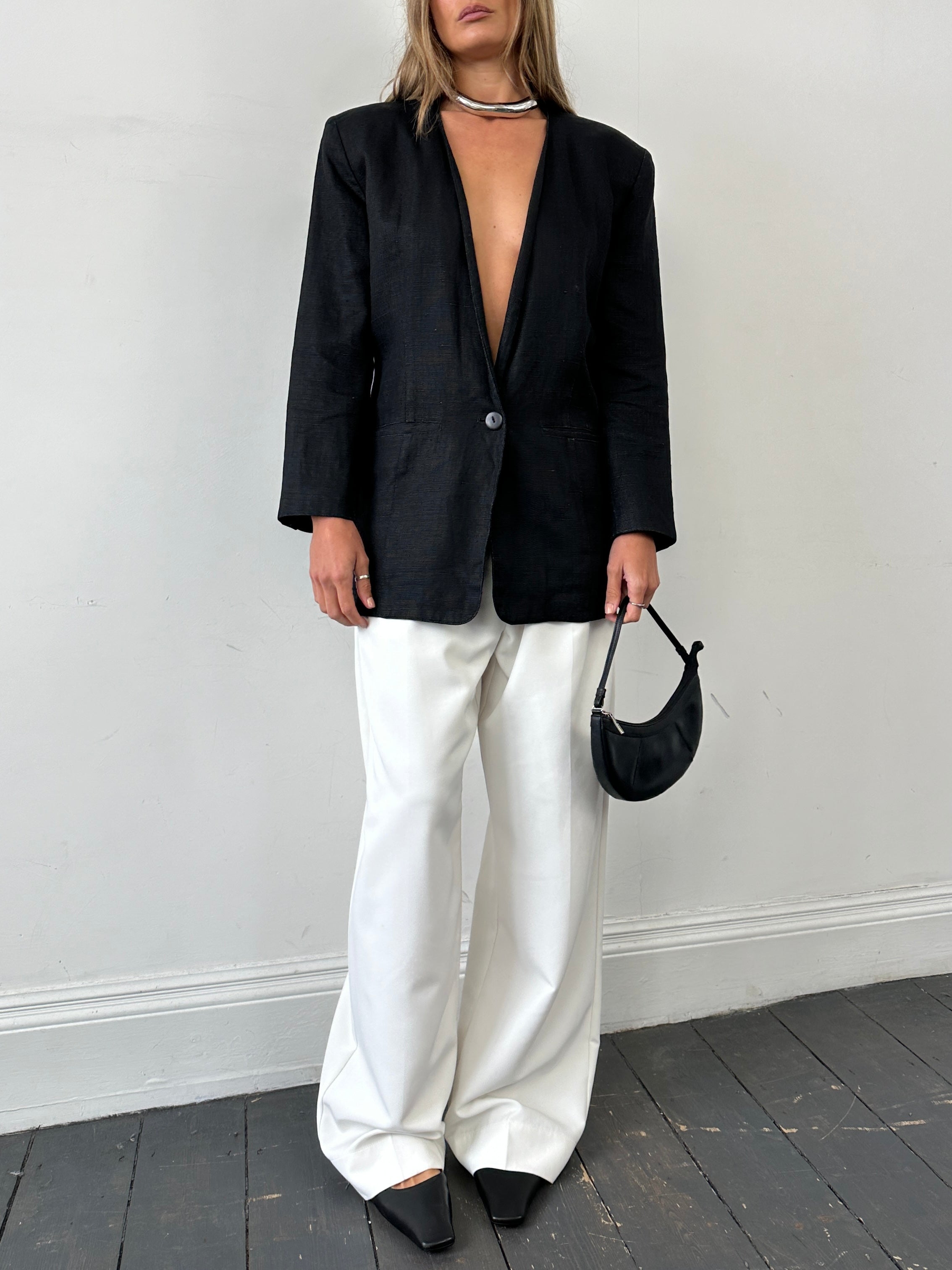 Italian vintage linen single-breasted blazer by Vintage, shown in size small with classic tailored fit and timeless design.