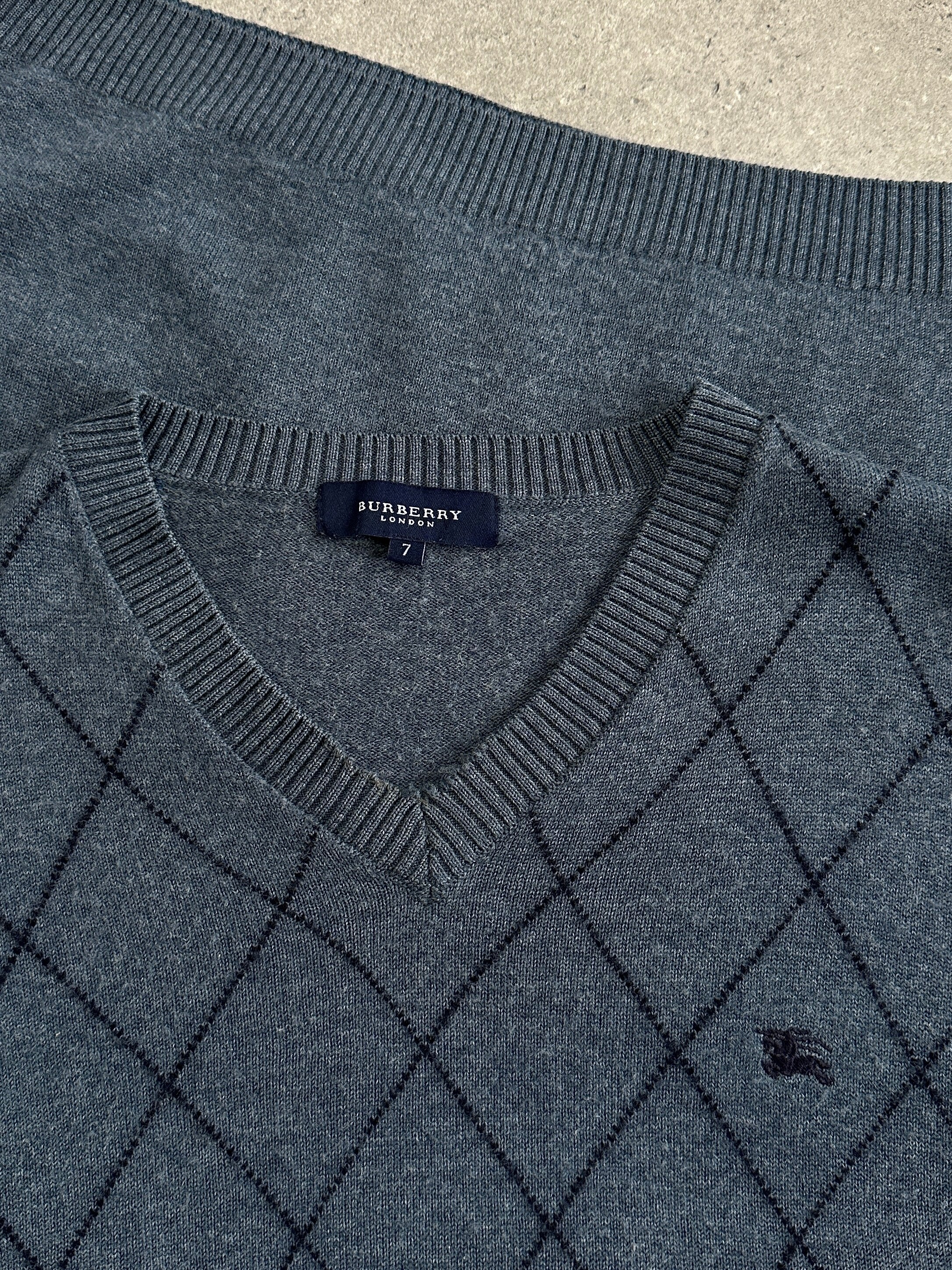 Burberry London 2000s merino wool argyle logo jumper in size L/XL, featuring a classic argyle pattern and the Burberry logo.
