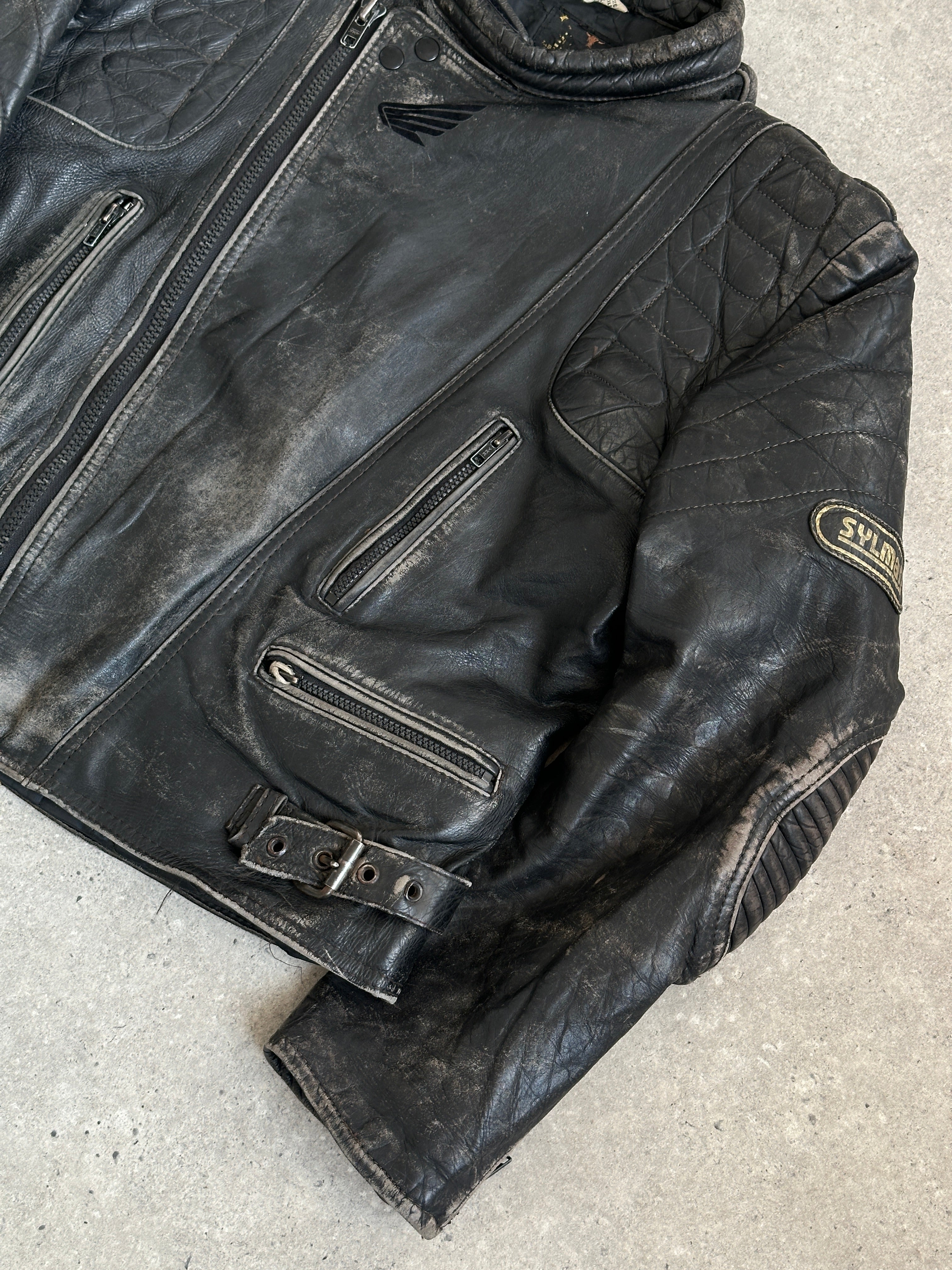 Vintage Motorcycle Distressed Leather Jacket in size M/L, featuring rugged, weathered leather and classic motorcycle-inspired style.