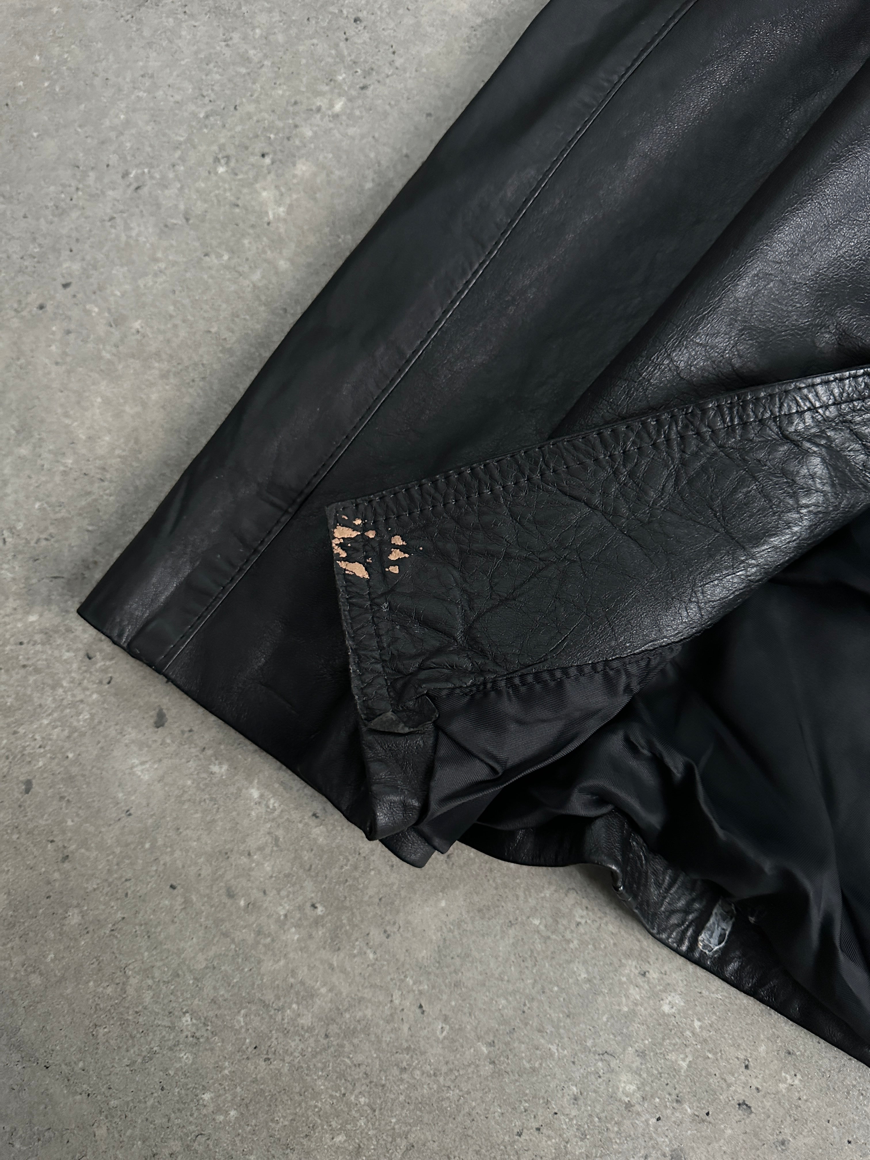 Vintage 1990s leather double-breasted trench coat in size M/L, featuring classic design and rich leather texture.