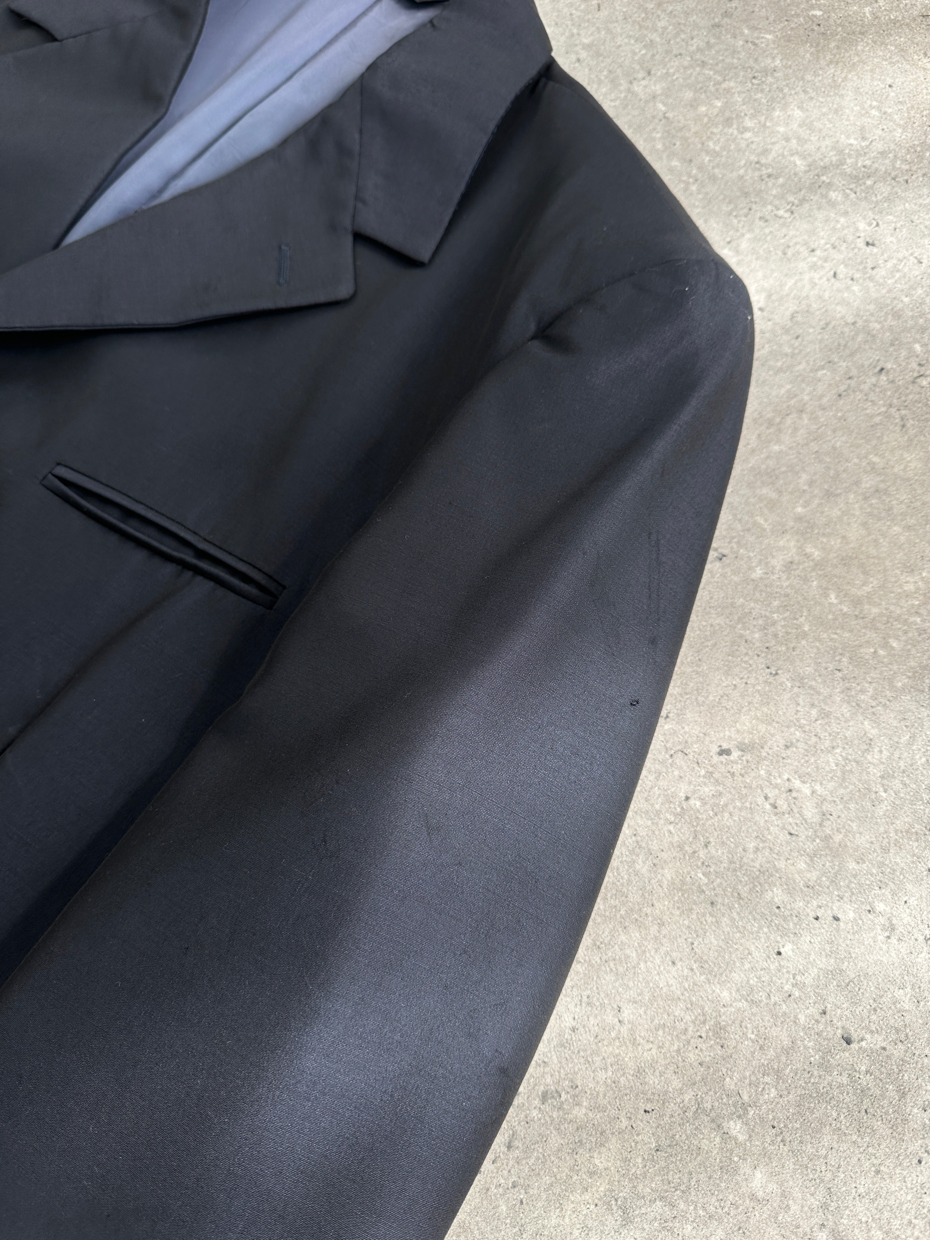 Vintage Italian single-breasted blazer in size 46R/XL, classic style with structured lapels and tailored fit, fabric detail visible.
