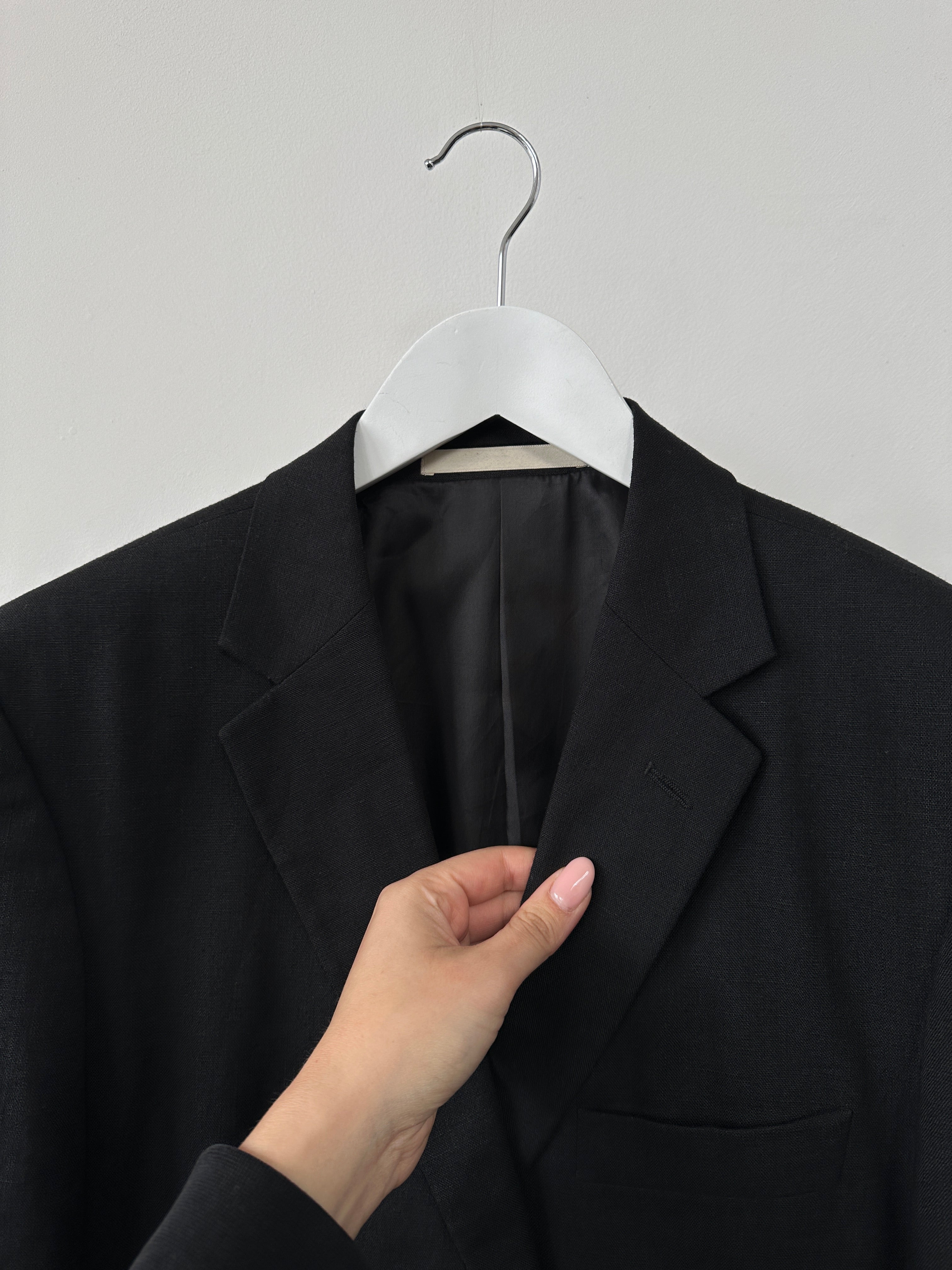 Vintage Italian linen blend single-breasted blazer in size 42R/L, tailored fit, with classic lapels and neutral color.