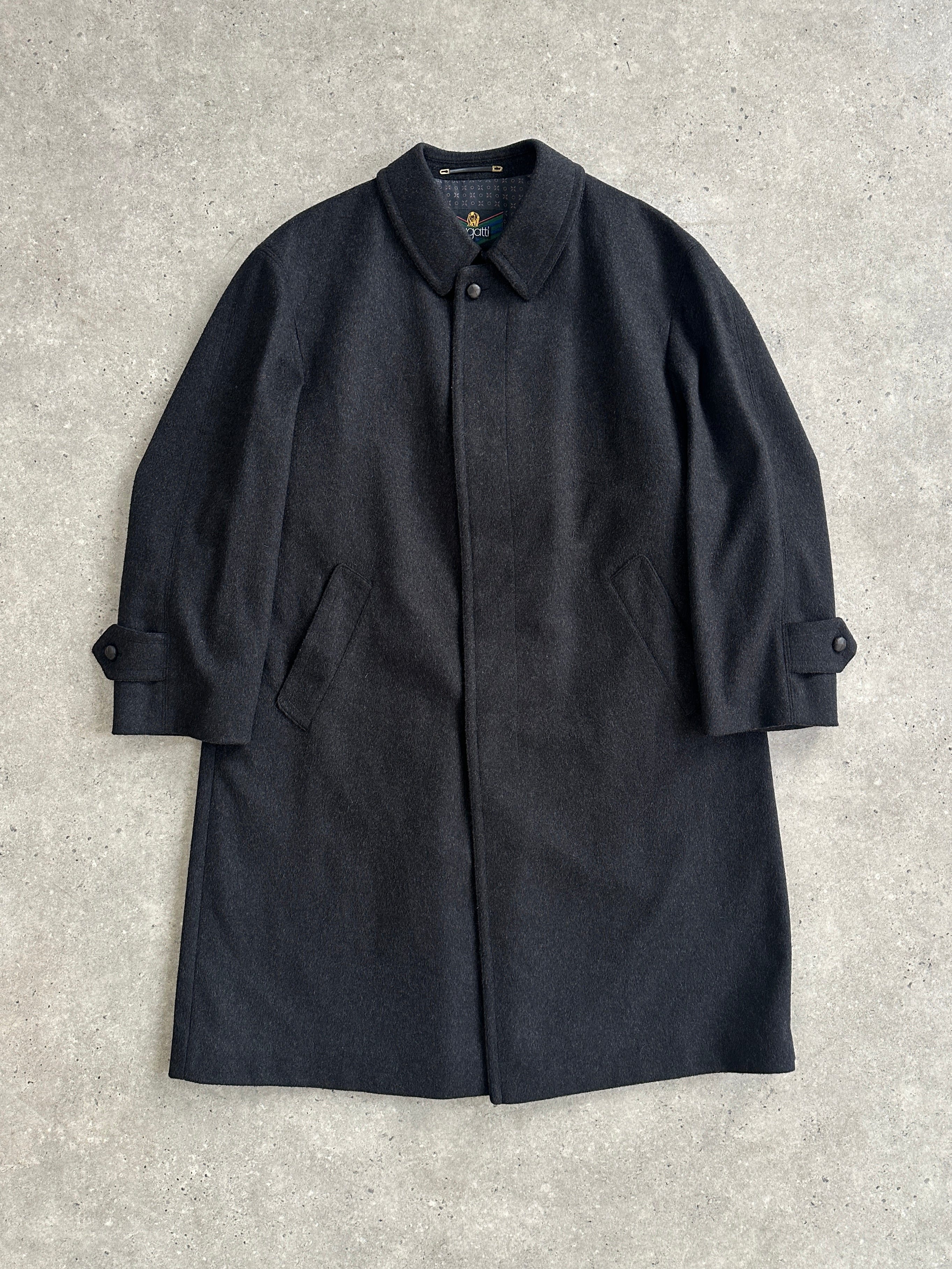 Italian Vintage wool coat with single breasted design, concealed placket, in XL/XXL size, featuring classic vintage style.