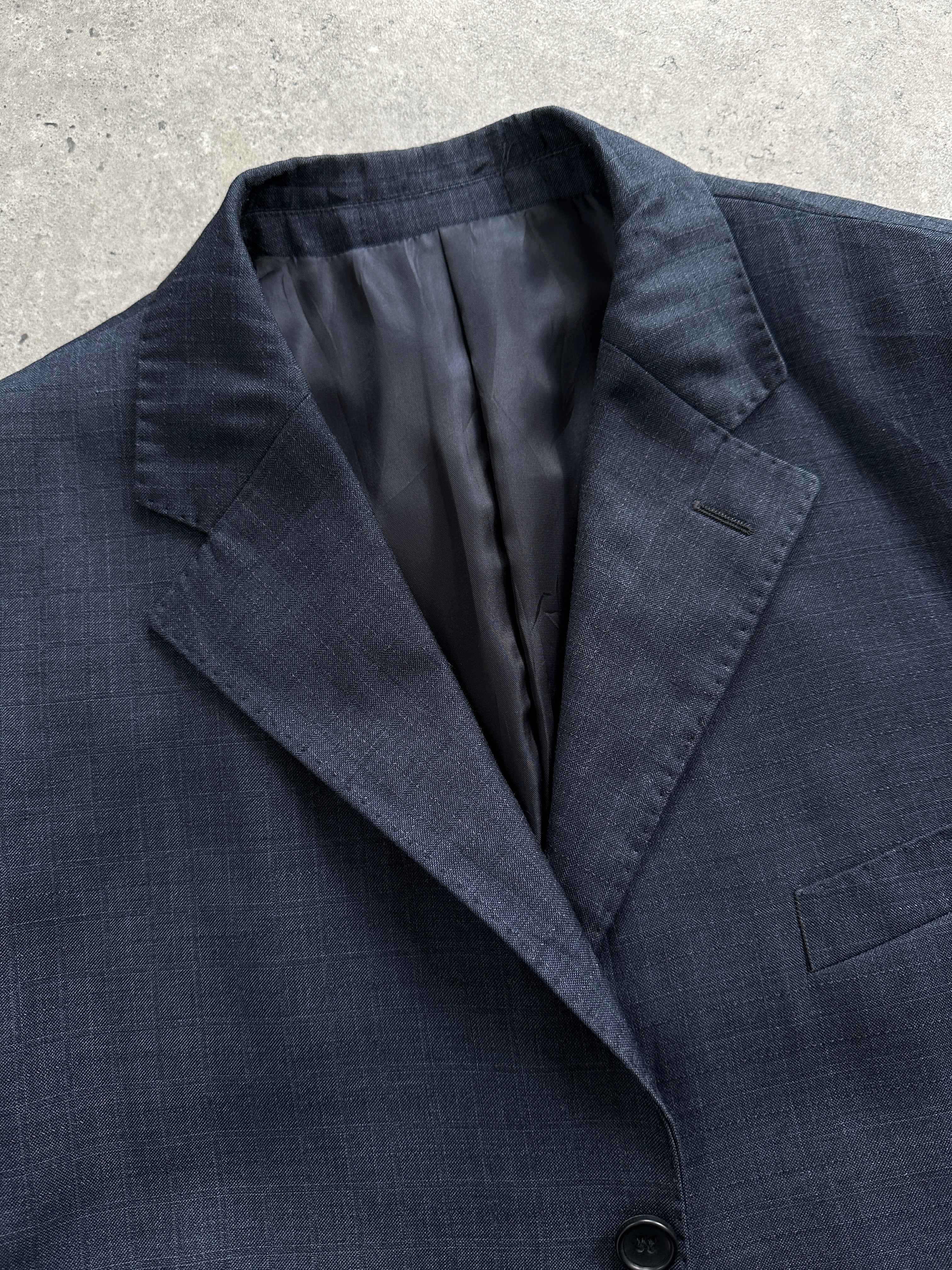 Vintage 1990s wool single-breasted blazer in size 48R/XXXL, classic tailored fit with structured lapels and vintage style.