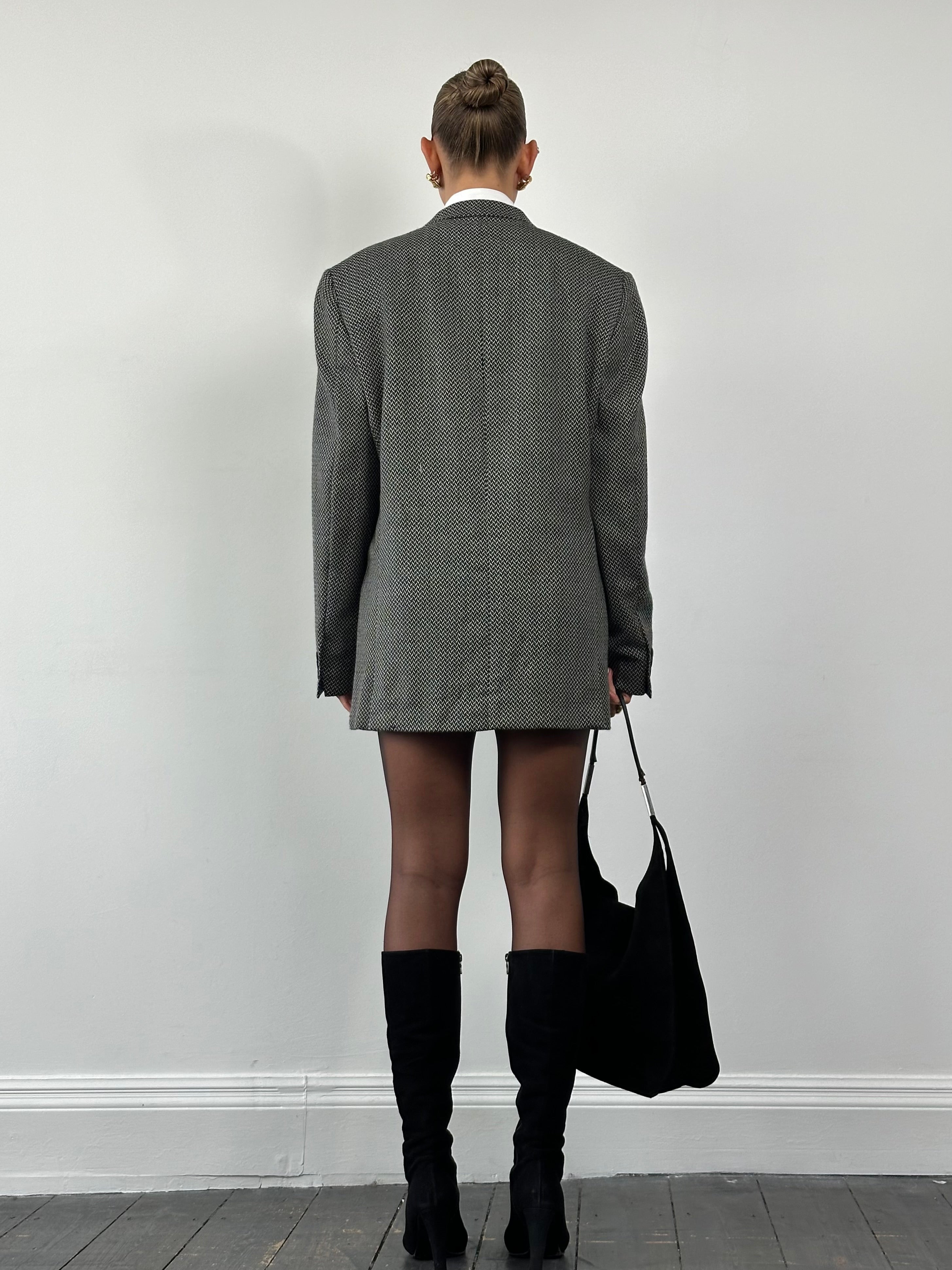 Versace Classic V2 1993 pure wool woven blazer in size 42R/XL, featuring a tailored fit and textured fabric.