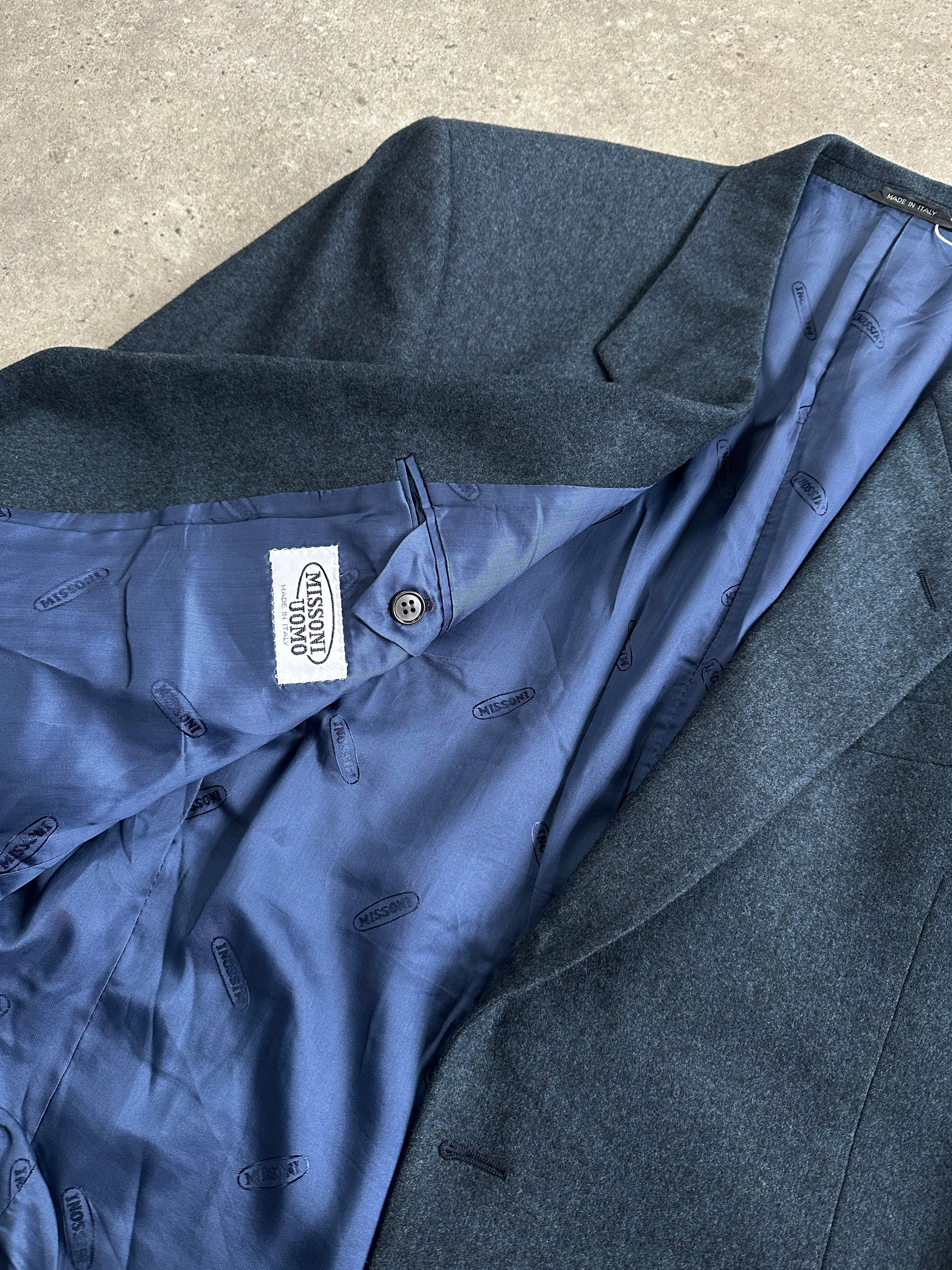 Missoni brushed wool and cashmere single-breasted blazer in size 44R/XL, featuring a tailored fit and classic design.