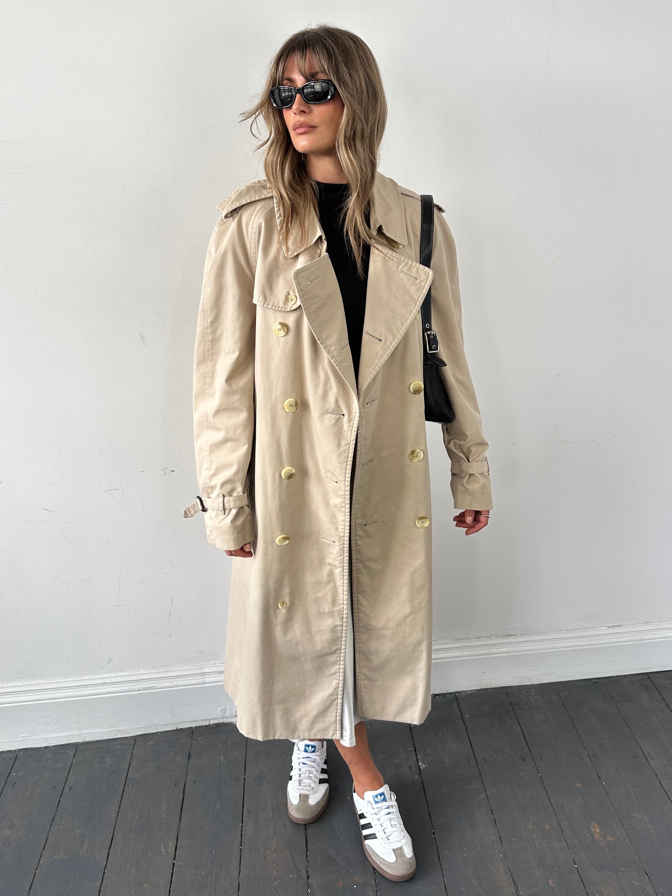 Burberry double-breasted trench coat in XL size, beige color, classic design with belt and button details, outdoor fashion coat.