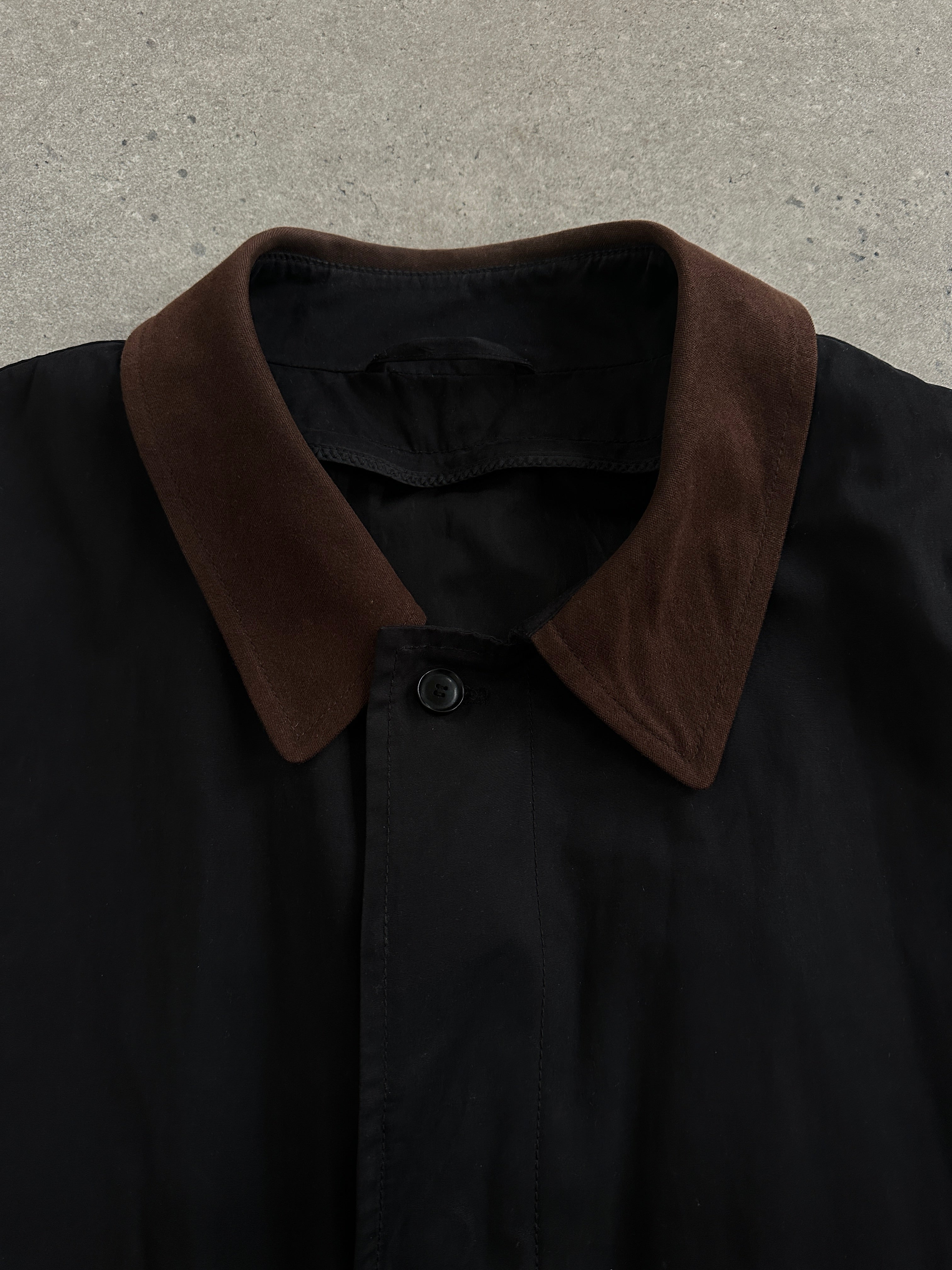 Vintage 2000s contrast collar trench coat in XL, stylish vintage coat with classic design and bold collar details.
