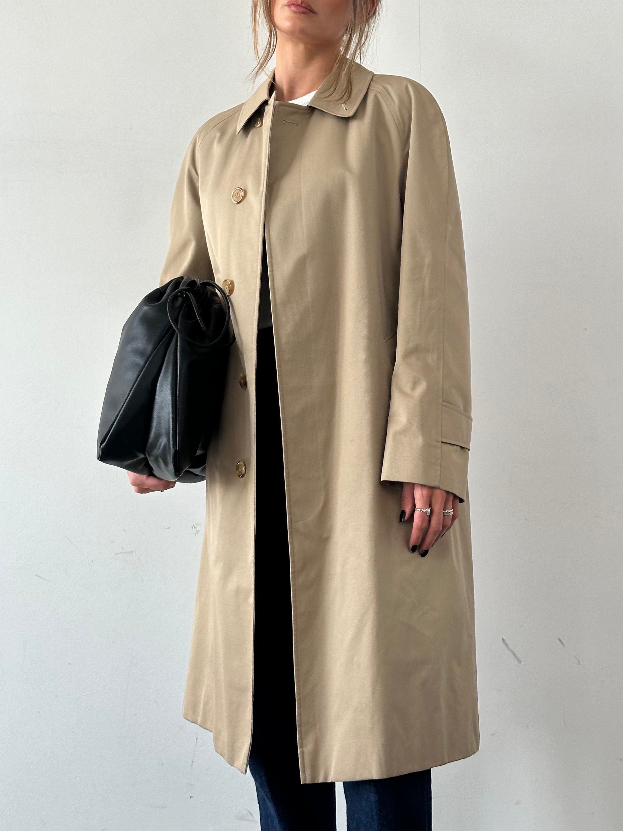Aquascutum cotton trench coat with concealed placket in XL size, stylish and classic outerwear for sophisticated look.