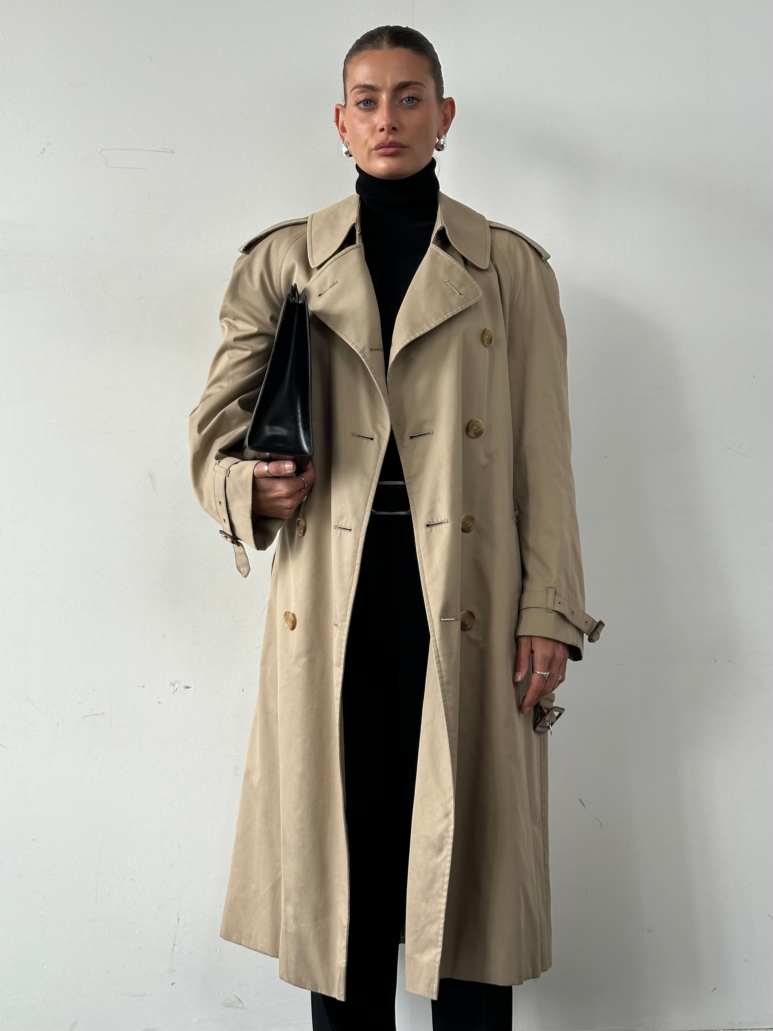Aquascutum cotton double-breasted belted trench coat in XL, stylish beige coat with classic design and button details.