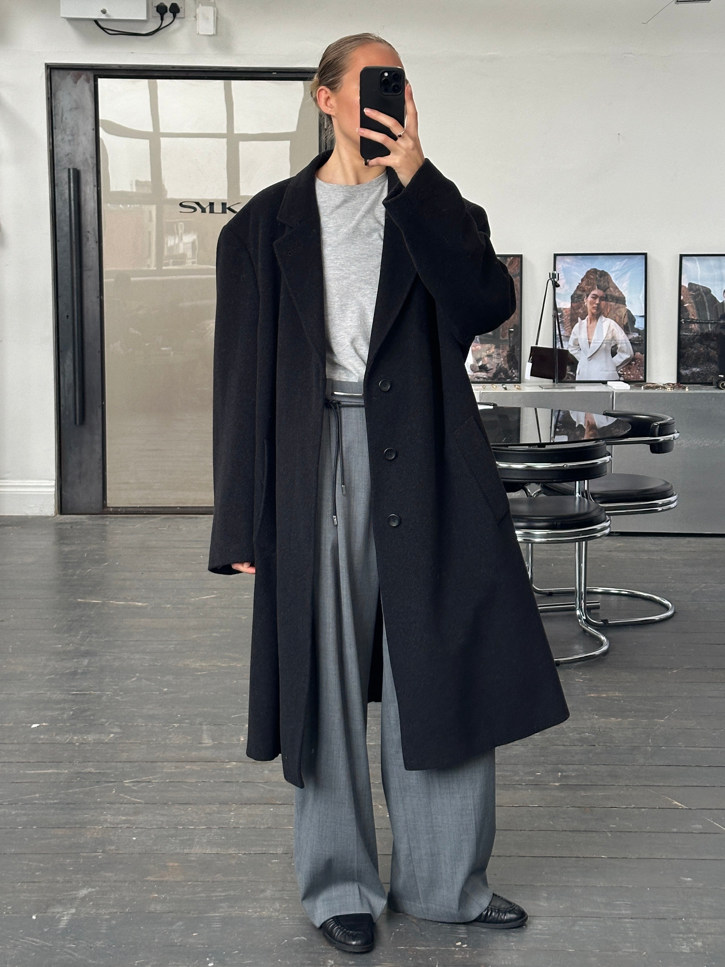 Vintage 1990s cashmere wool coat with concealed placket in XXL/XXXL size, showcasing a classic, textured design and tailored fit.