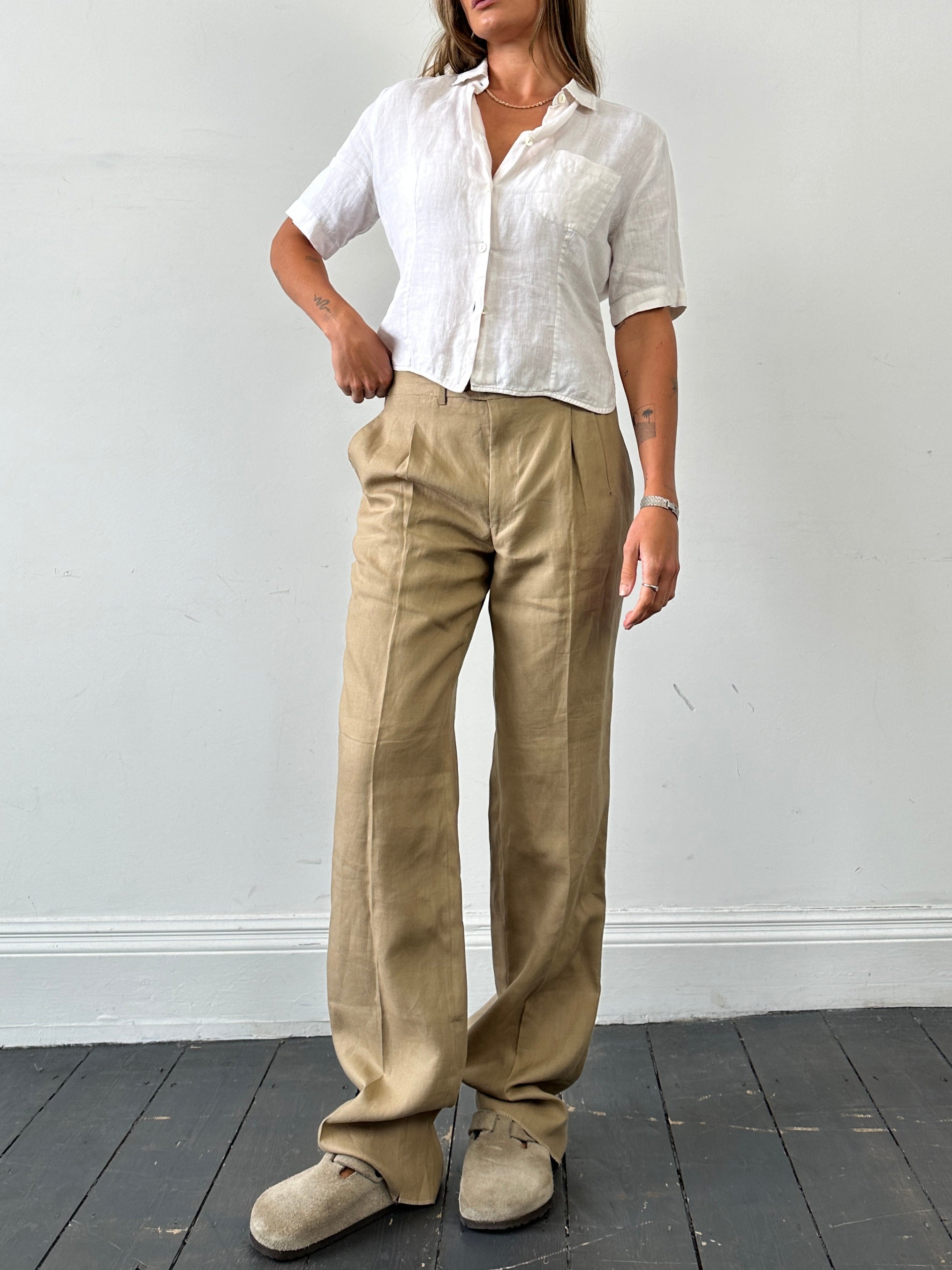 Italian Vintage pure linen straight-leg pleated trousers, size W32, with a relaxed fit and classic design, shown on a neutral background.