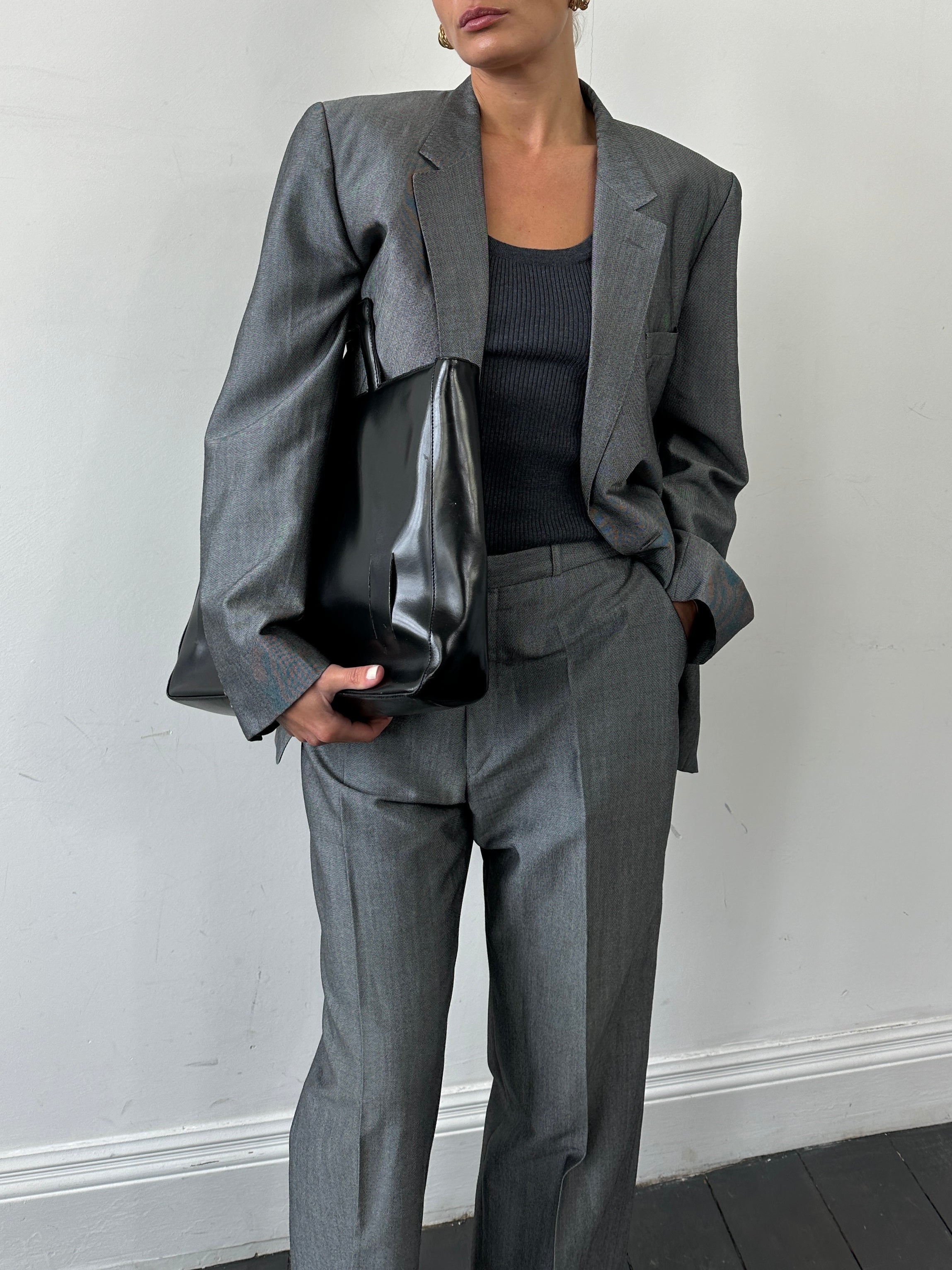Christian Dior Monsieur wool single-breasted suit in size 44L/W36, tailored fit, dark navy fabric, lapel collar, front buttons.