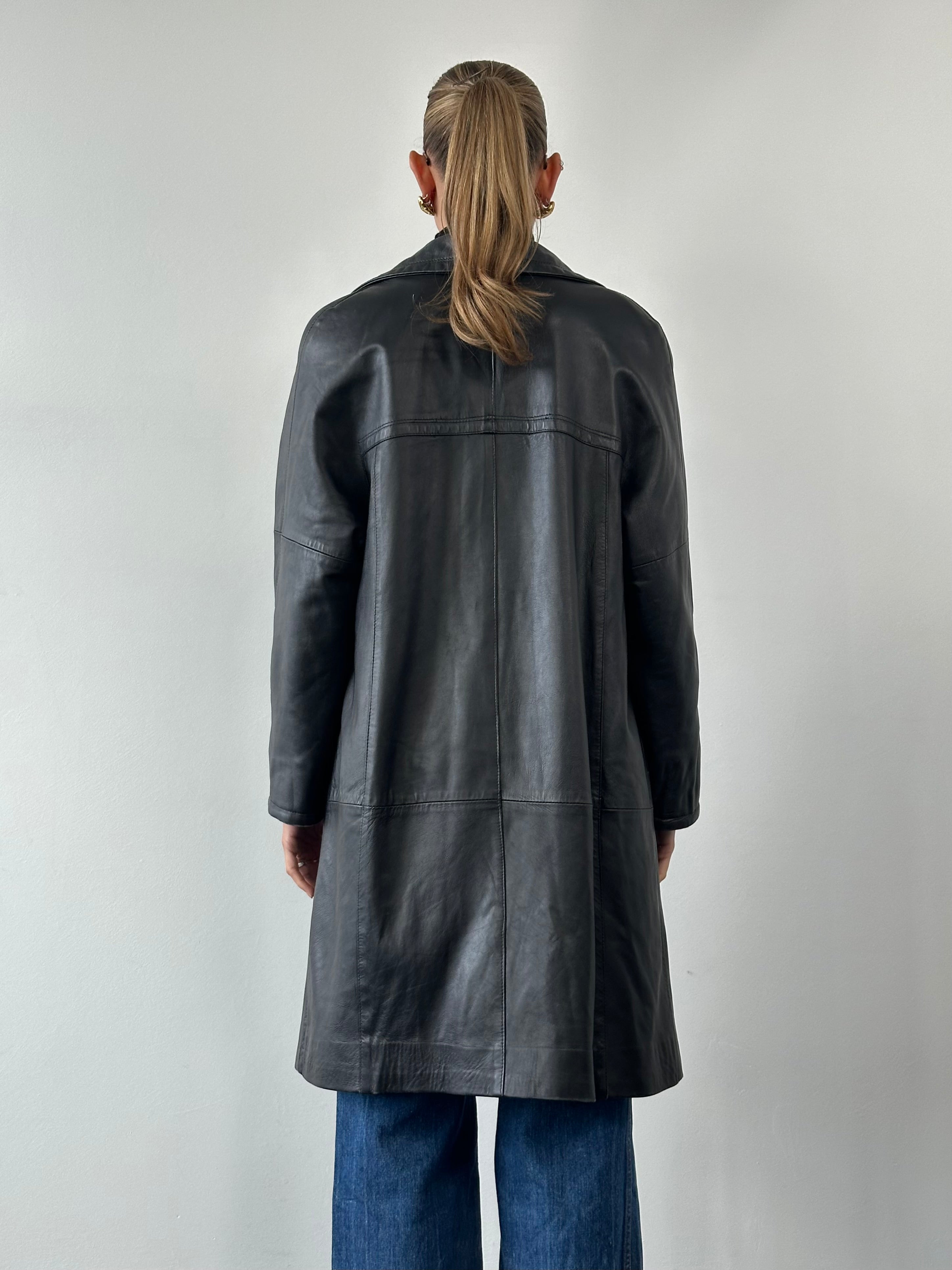 Vintage Italian leather trench coat in size large, stylish and classic jacket with detailed craftsmanship and timeless design.