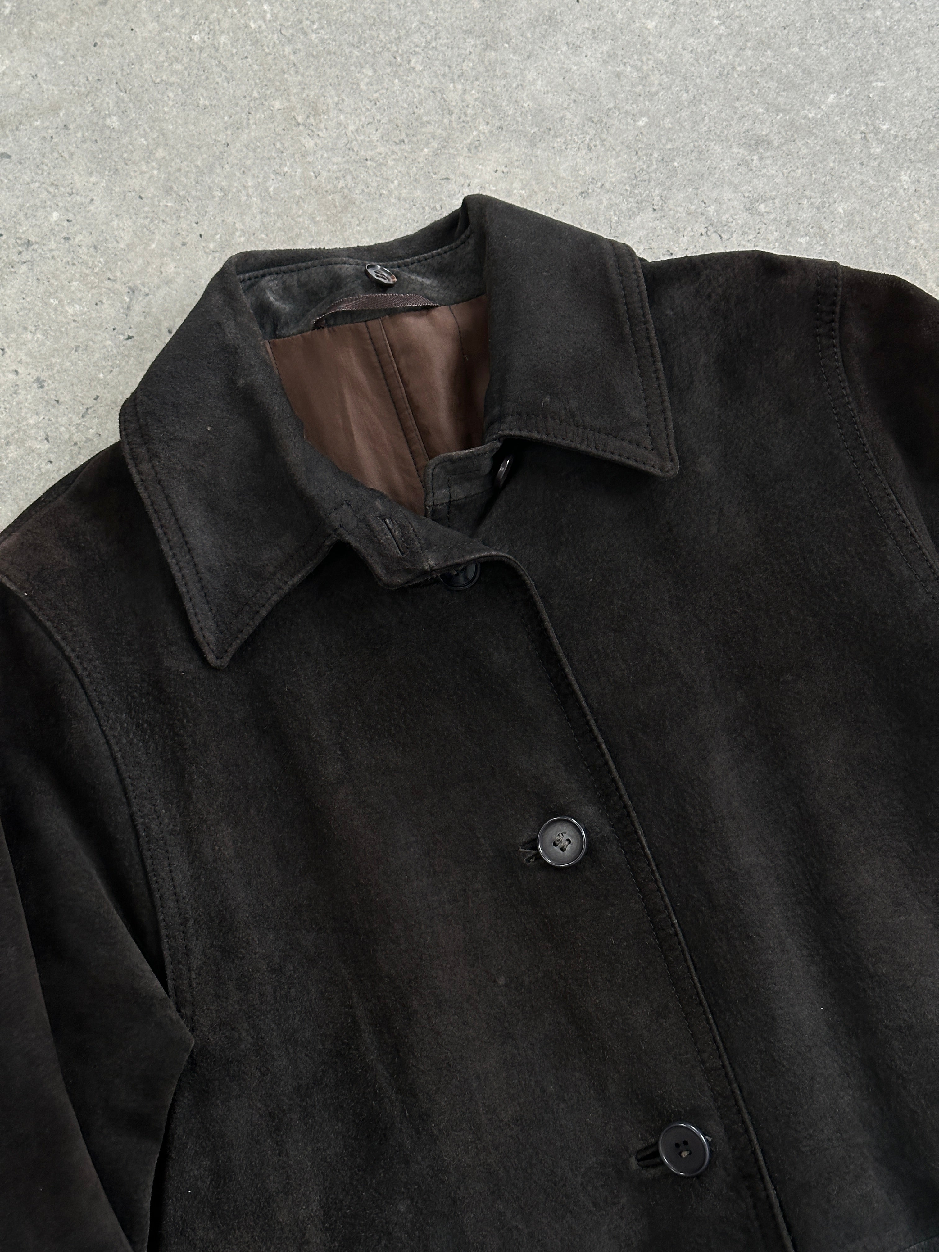Vintage suede trench coat in size M/L, stylish jacket featuring classic design and soft textured material.