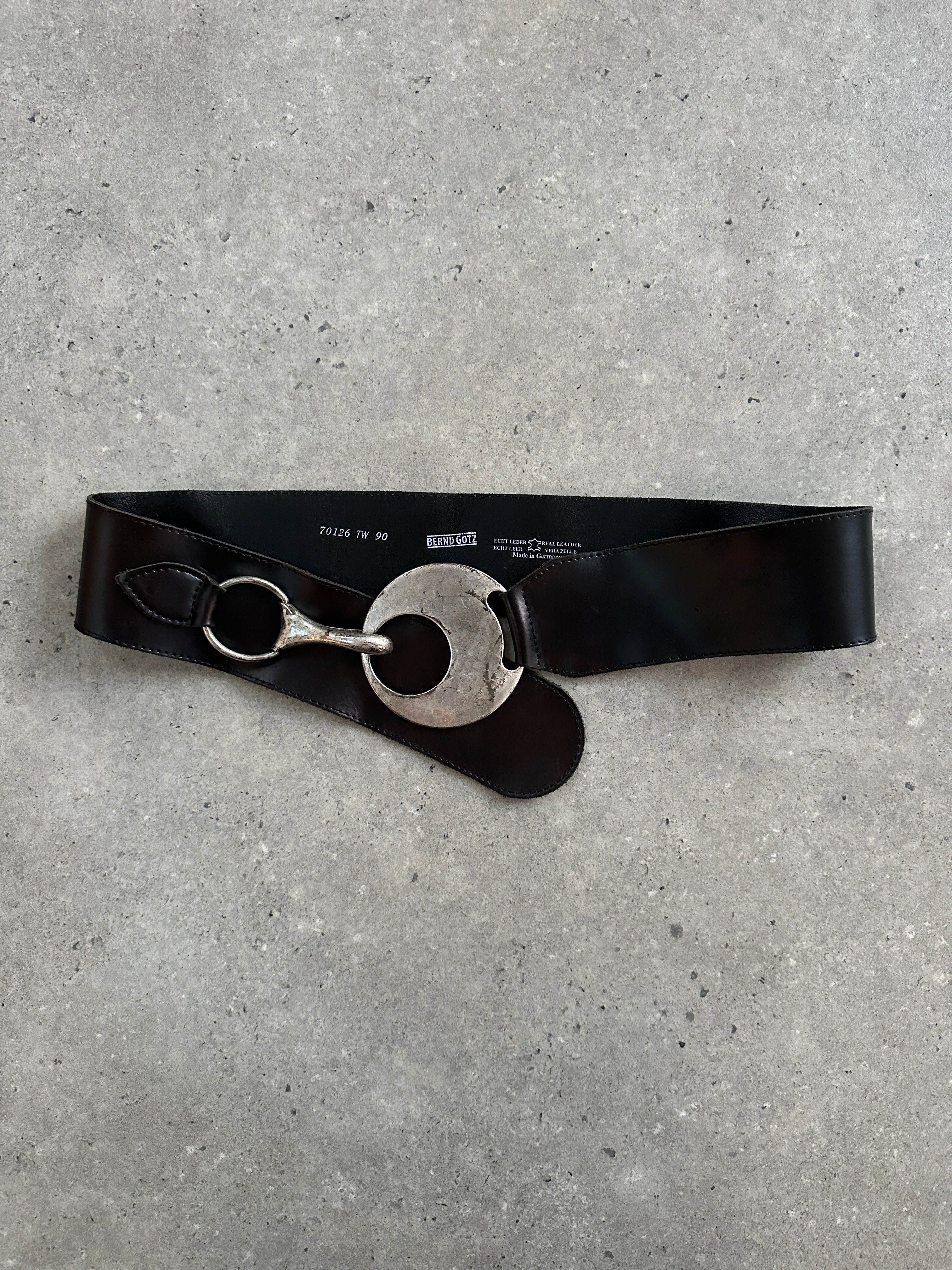 Vintage 1990s chunky leather belt with wide W36 strap, featuring classic distressed brown leather and vintage-style buckle.