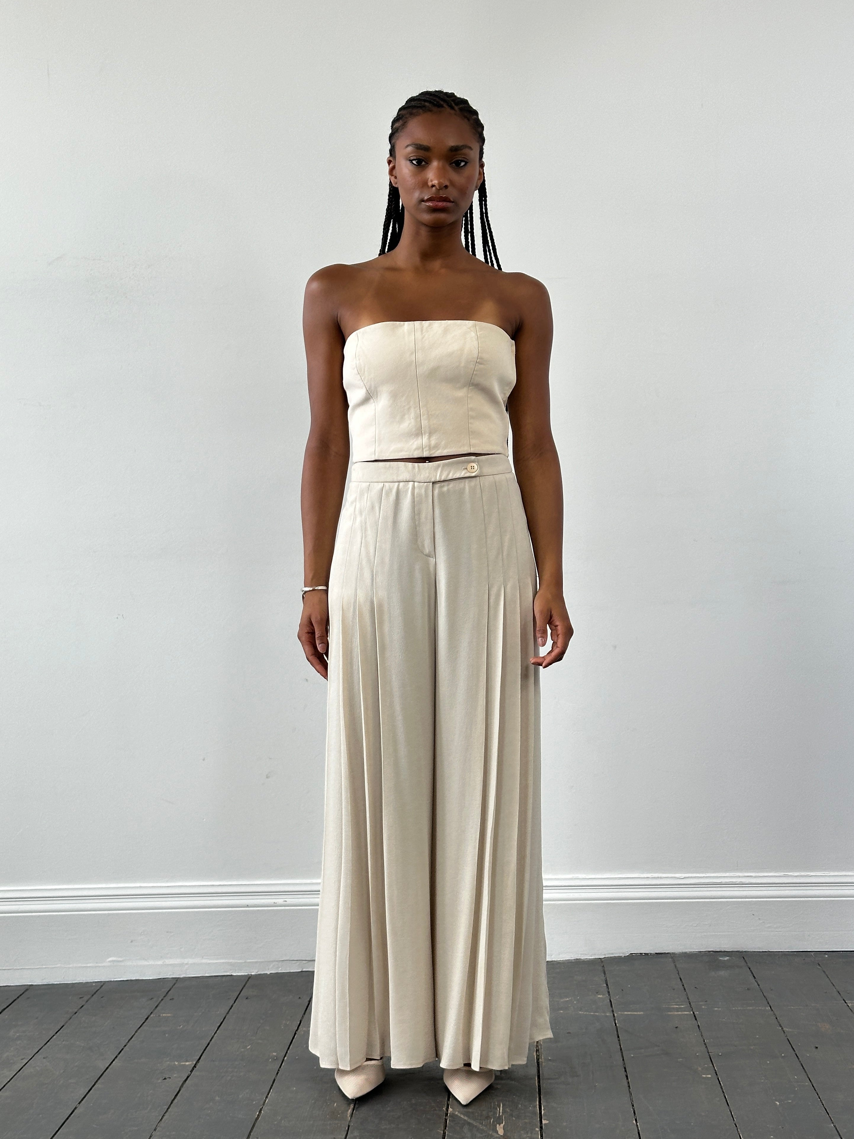Armani Collezioni 2000s tailored palazzo trousers in pleated wide-leg style, size W30, in a classic fabric.