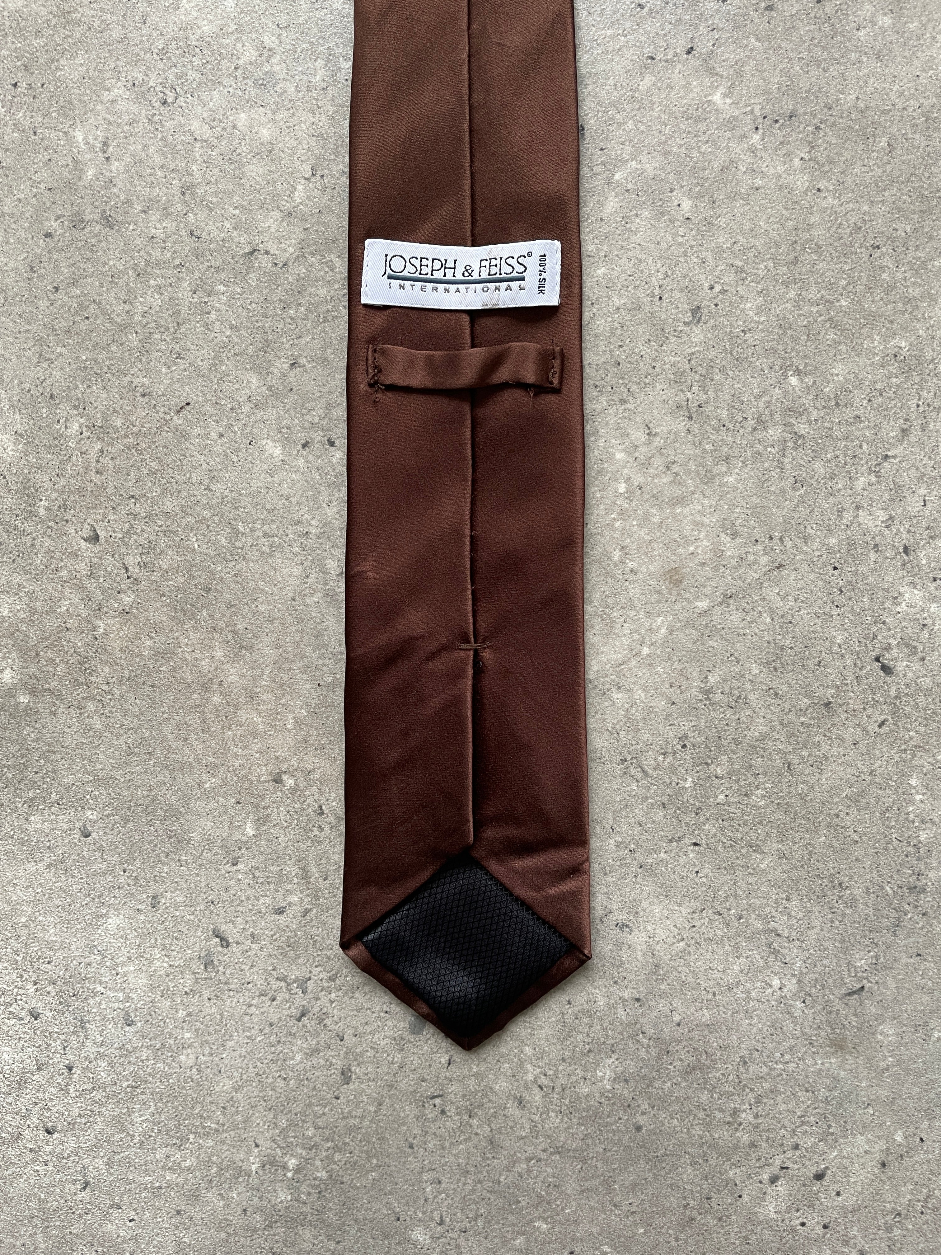 Vintage 2000s pure silk tie with classic pattern, featuring rich colors and smooth texture, perfect for formal or stylish occasions.