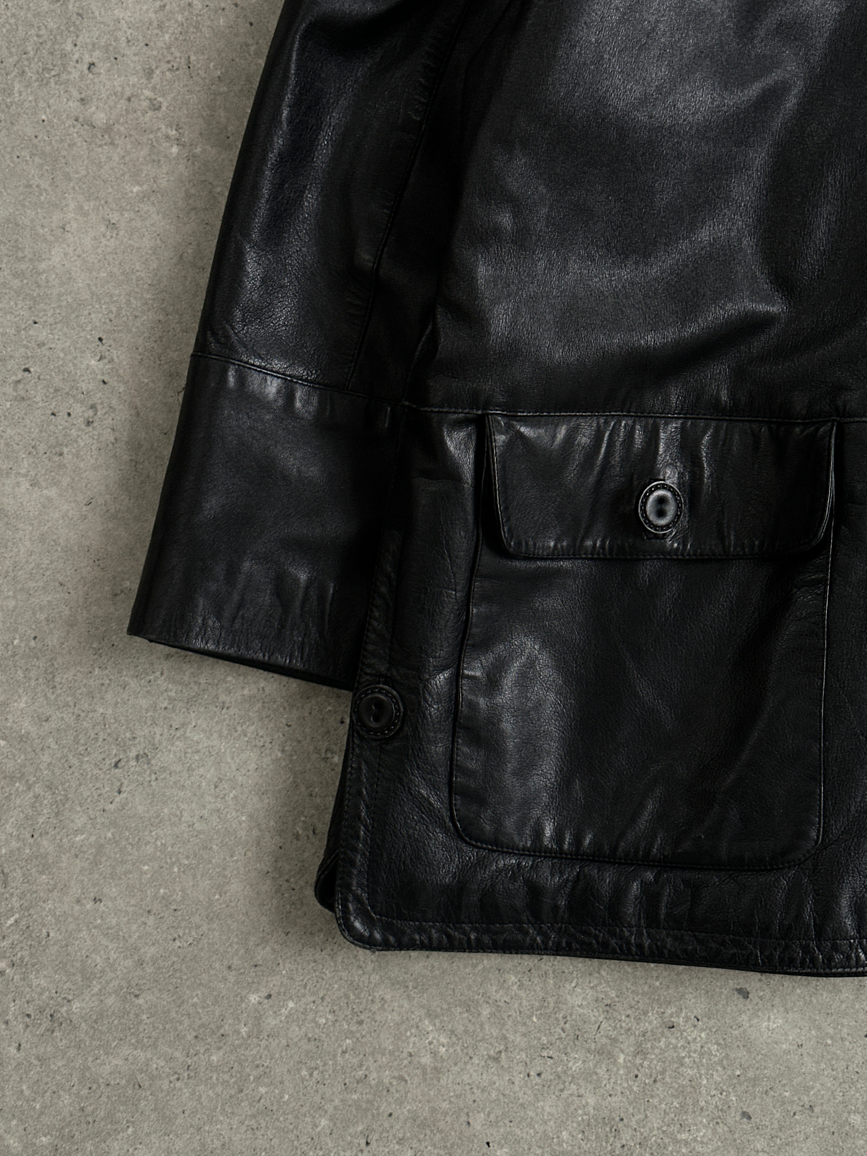 Vintage Italian vintage leather jacket in size L, classic A-line design with smooth leather finish and stylish collar detail.