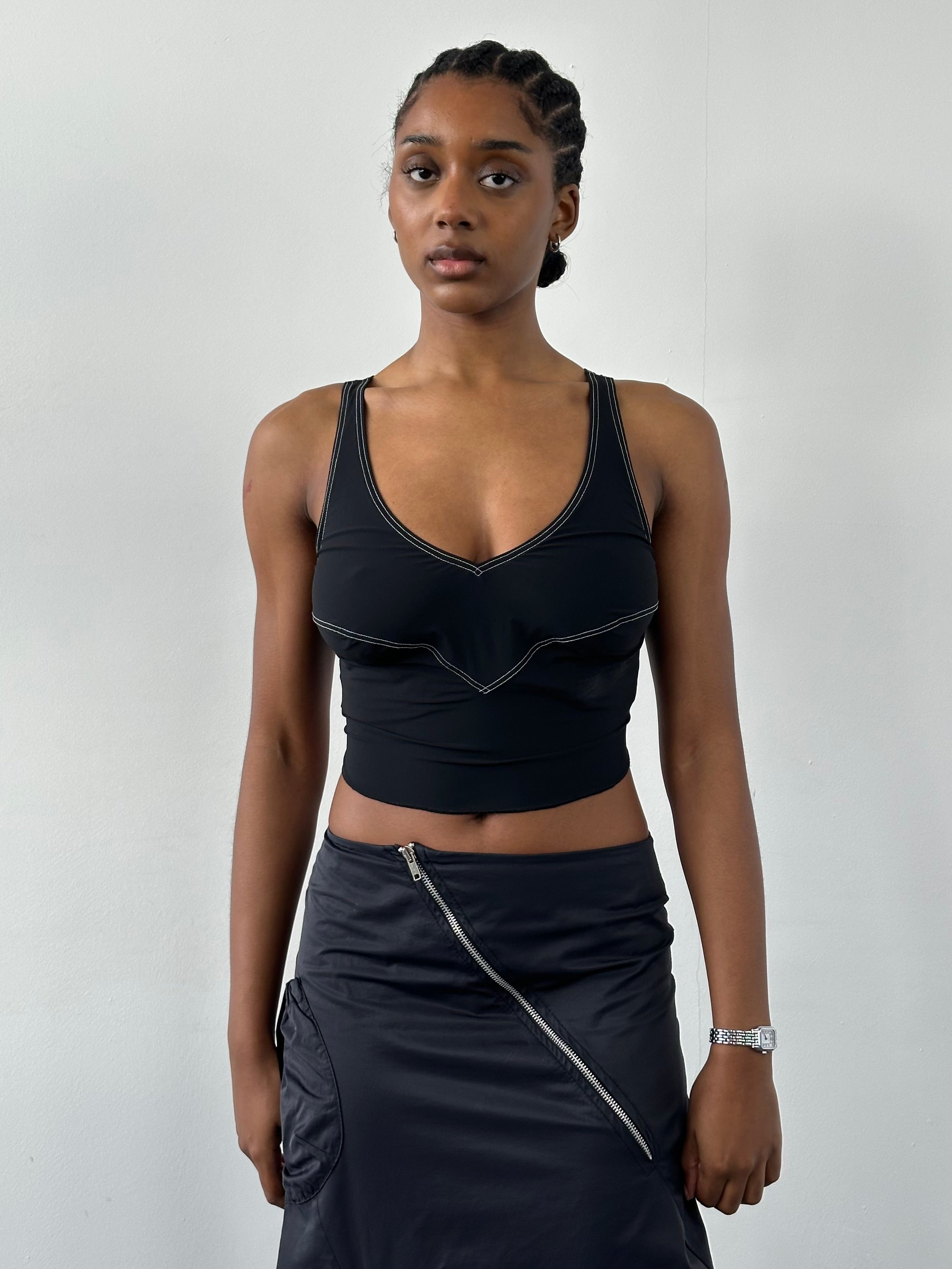 Vintage 2000s sleeveless contrast stitch tank top, casual fashion, in black with white stitching, front view.