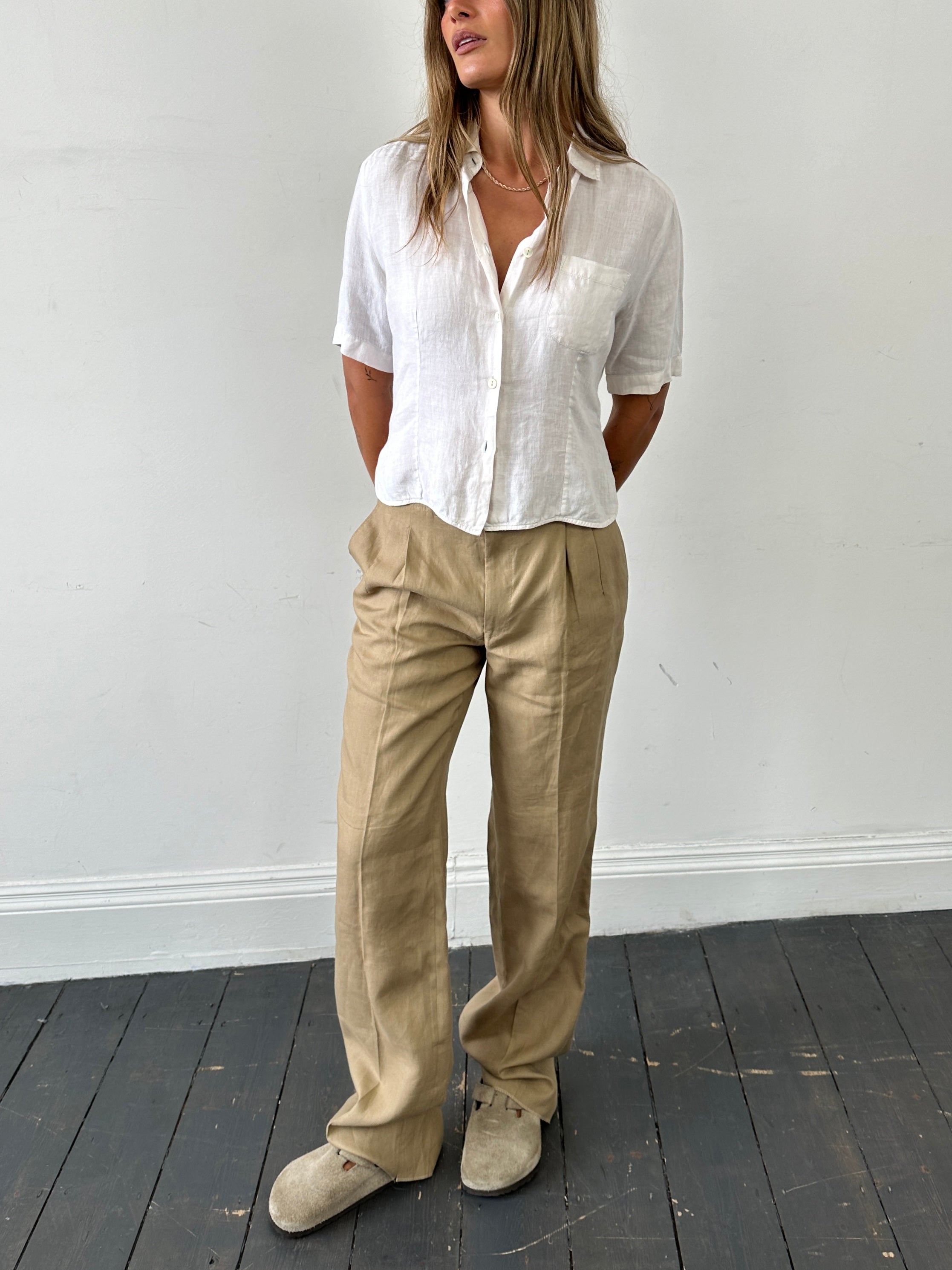 Italian Vintage Pure Linen straight leg pleated trousers in size W32, featuring classic style and lightweight linen fabric.