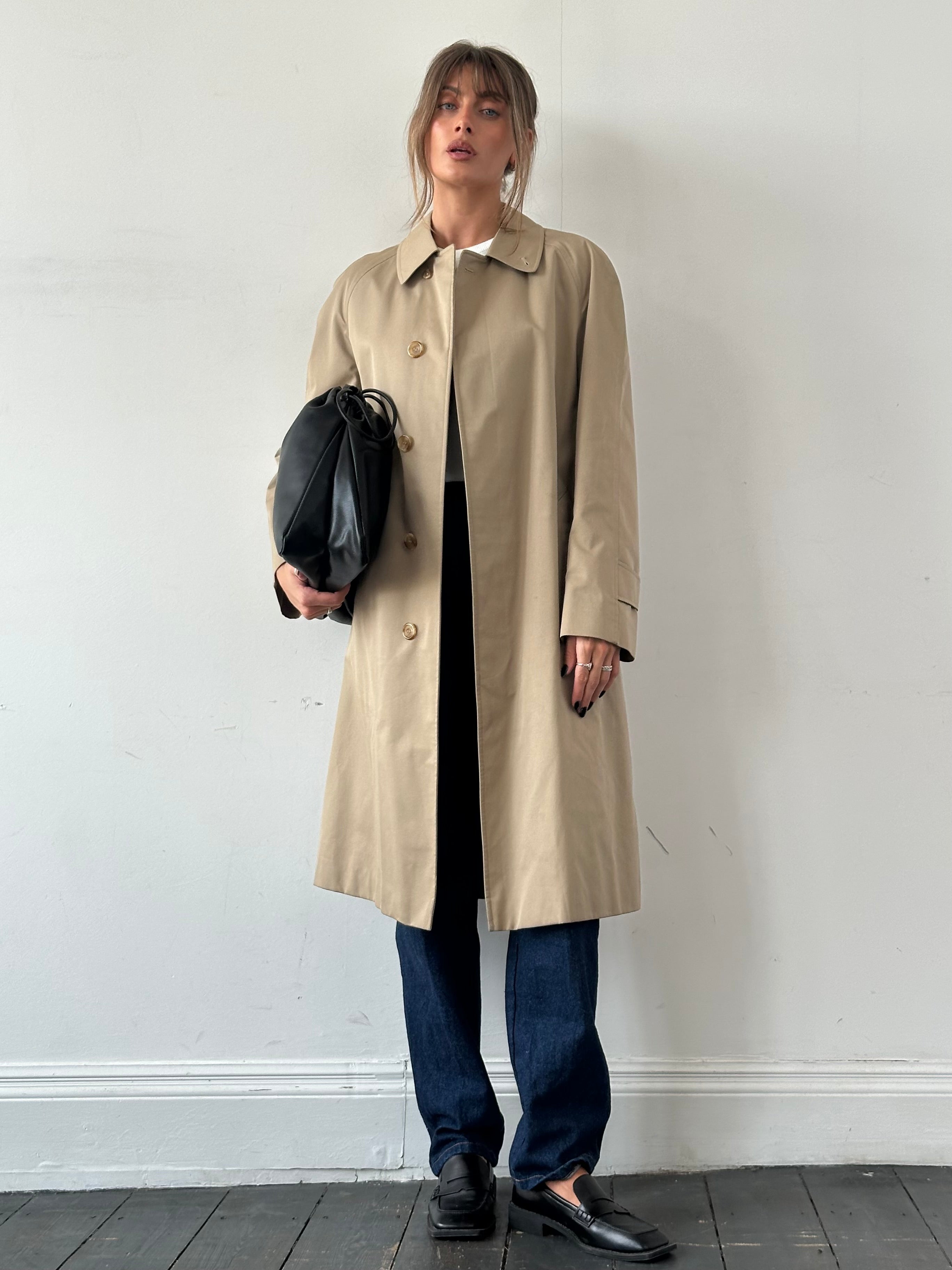 Aquascutum cotton trench coat with concealed placket in XL size, featuring classic design and durable fabric.