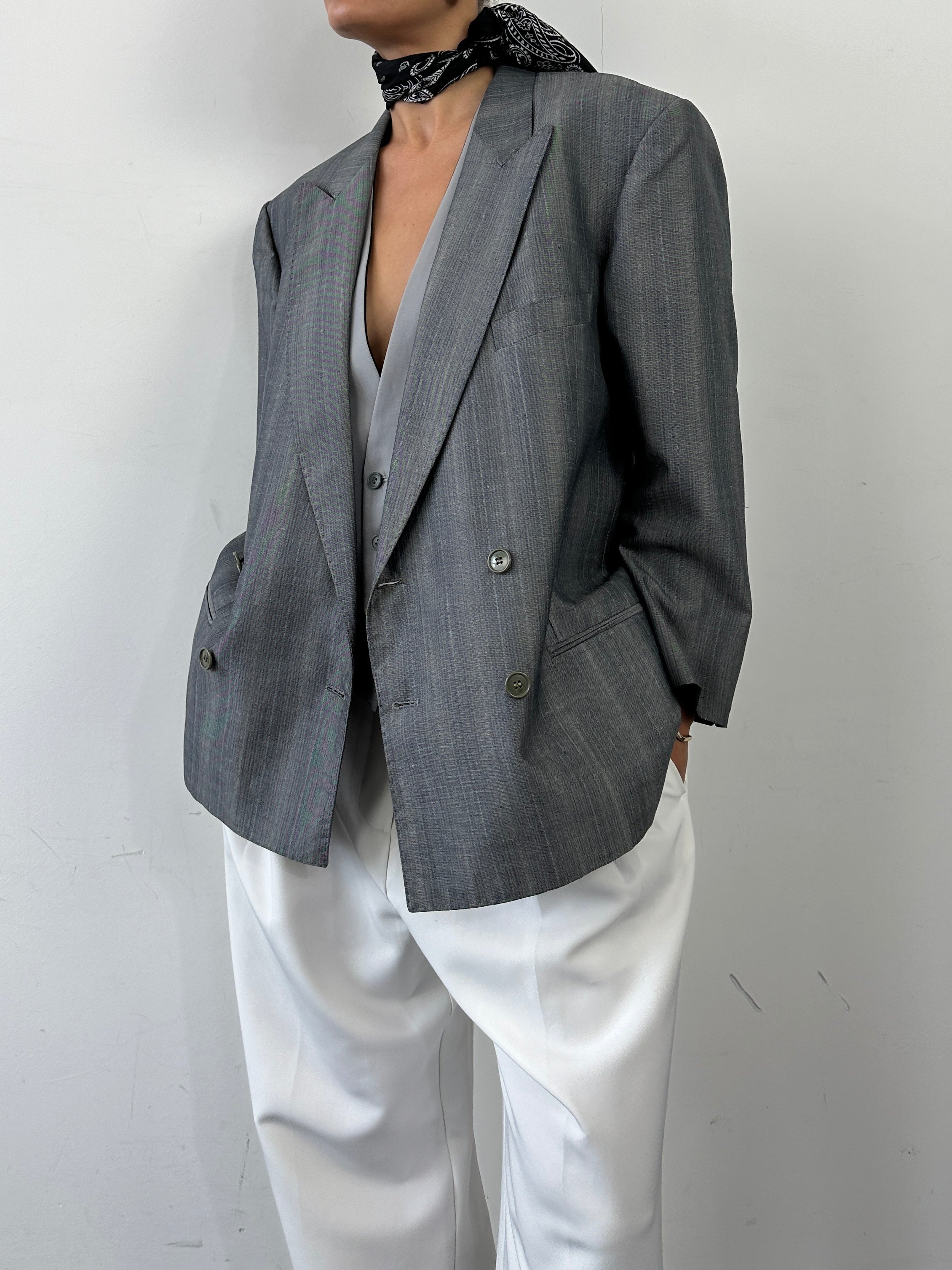 Vintage Italian boxy wool blazer in double-breasted style, size L/XL, featuring classic tailoring and textured fabric.